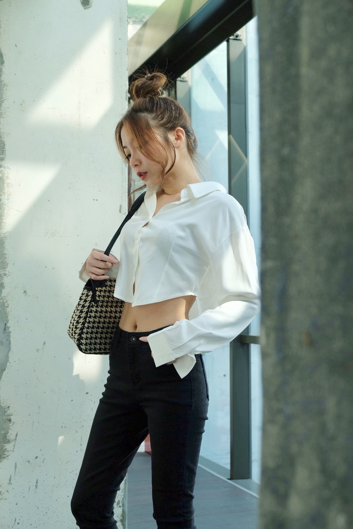 設計師微辣小性感光澤短版襯衫