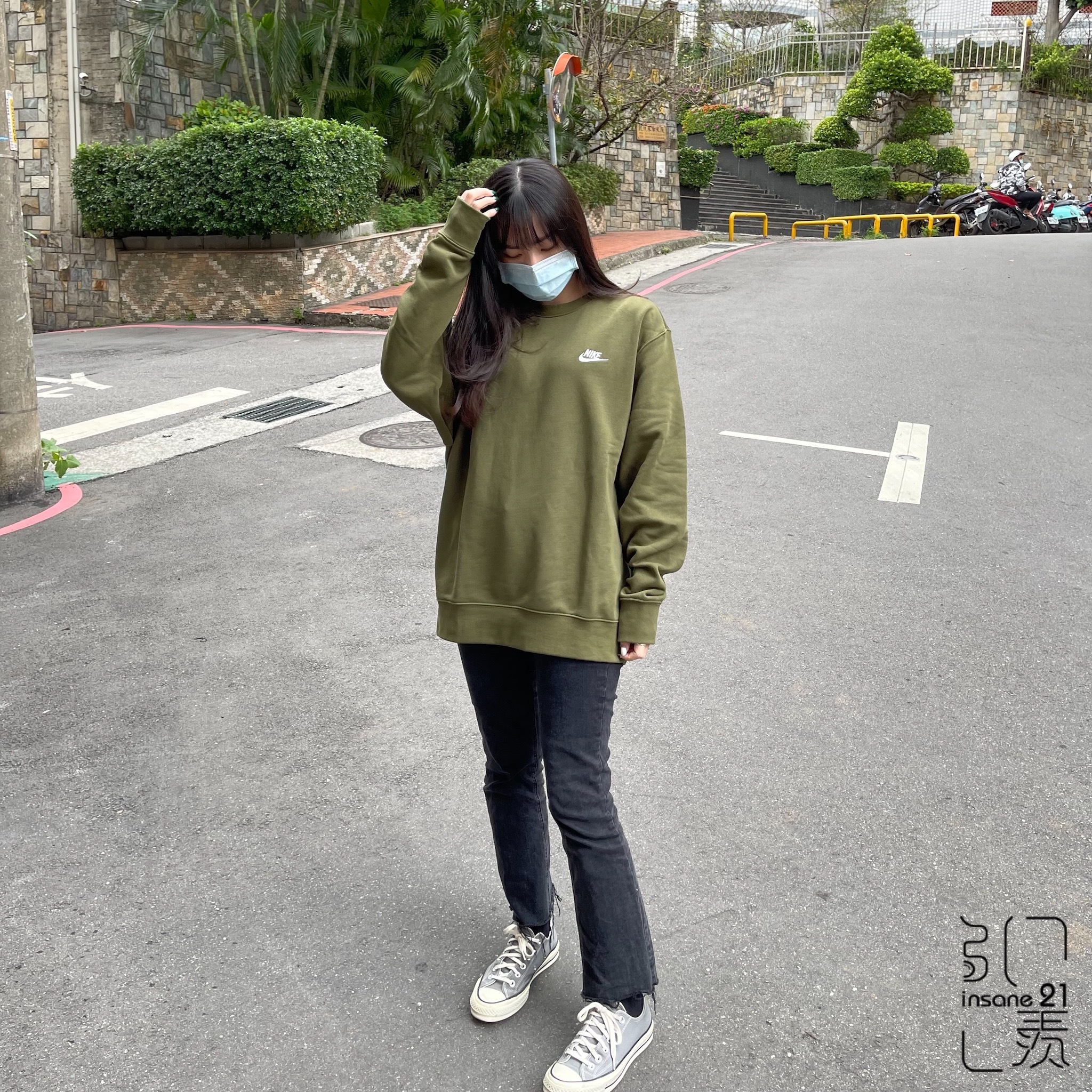 NIKE NSW SPORTWEAR 字體小標 刺繡 大學T 情侶款 黑//灰 BV2667-010/063