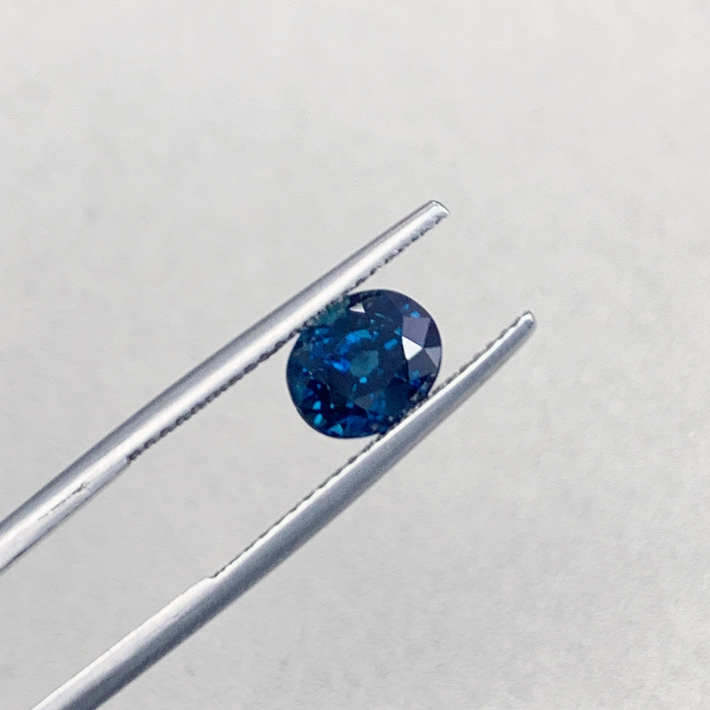 2.01ct 橢圓形藍寶石