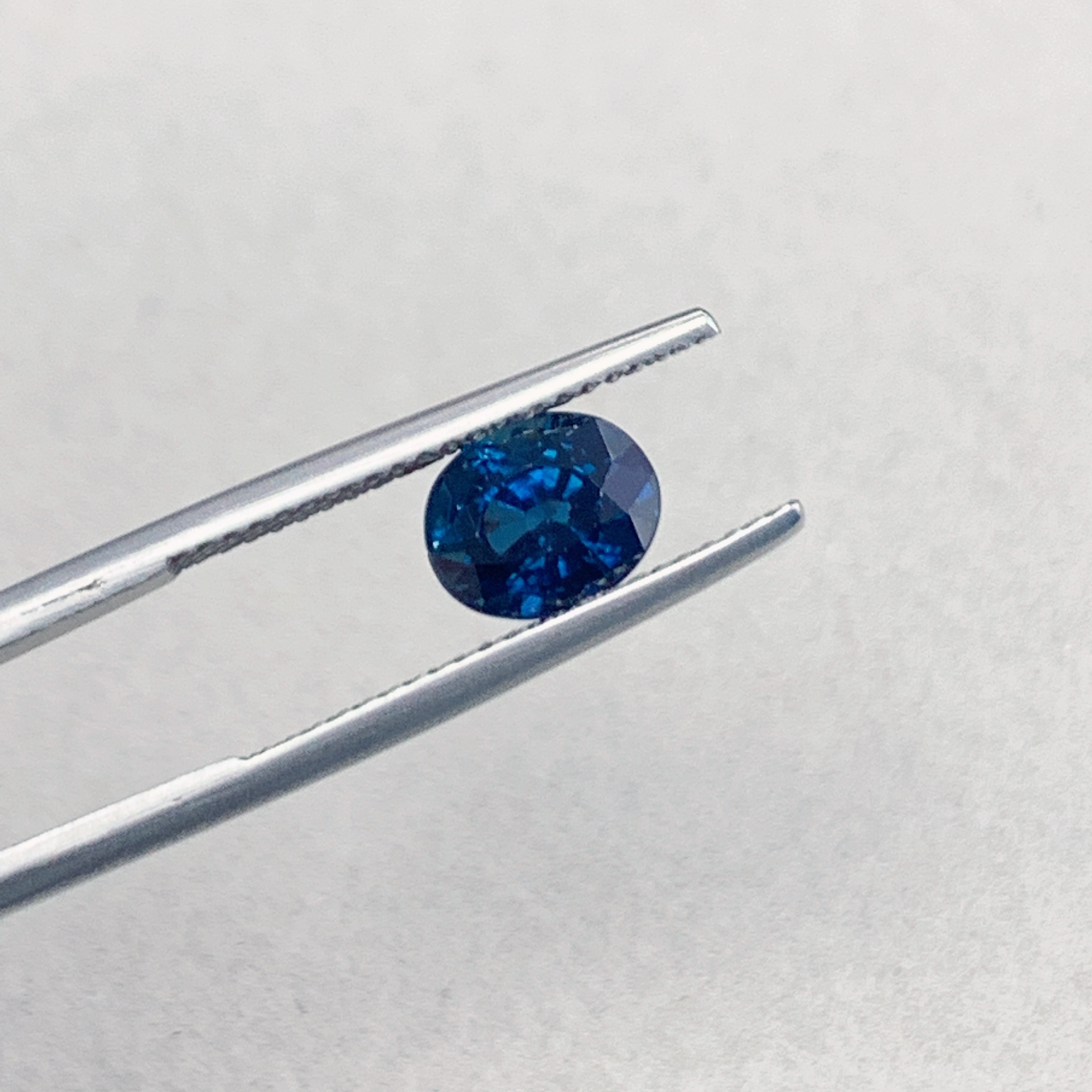 2.01ct 橢圓形藍寶石