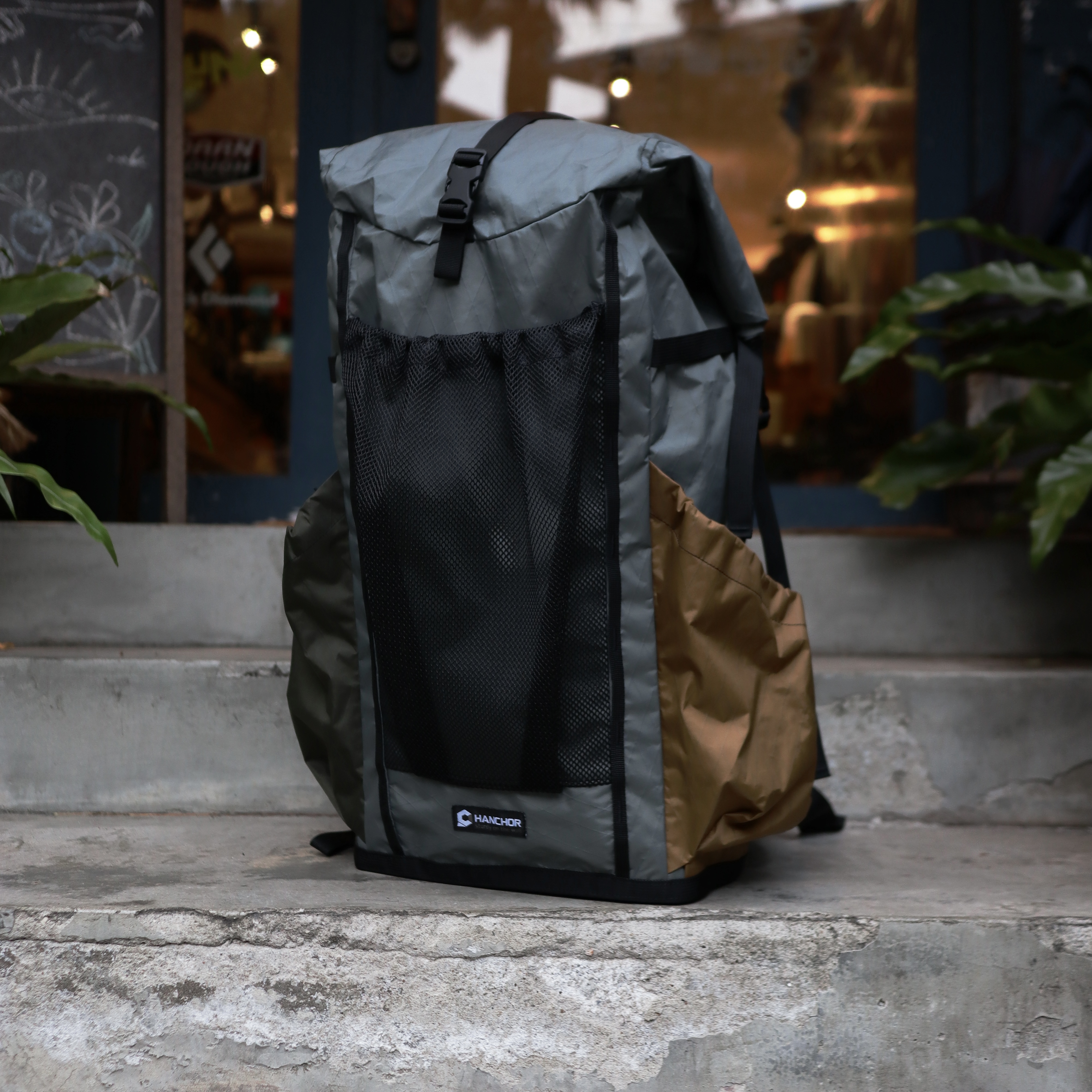 HANCHOR MARL / AMOUTER 限定登山包 21-51L /MESH/ 灰 (左綠右棕側袋)