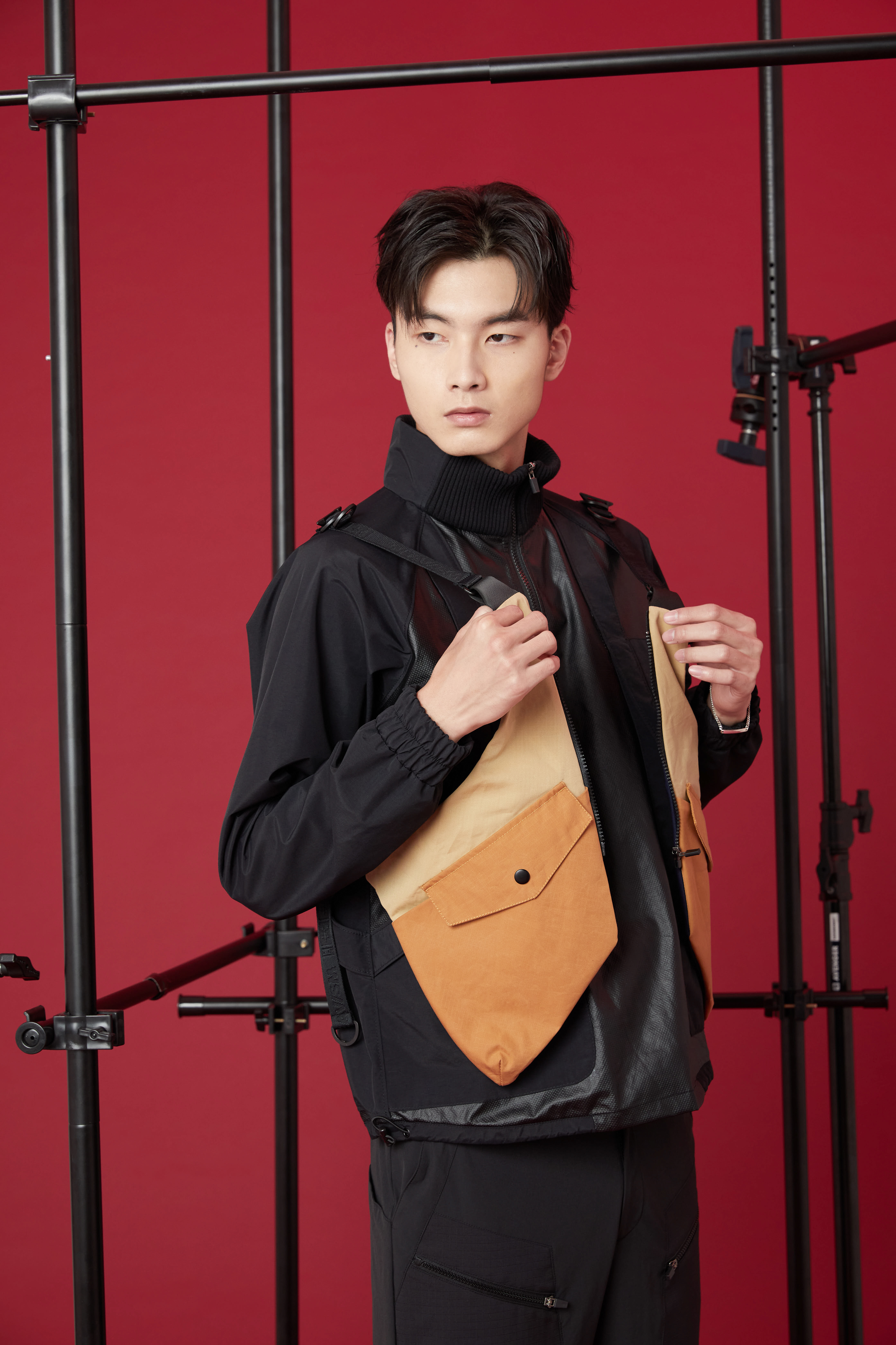 「肺結合」機能背心包-沙褐