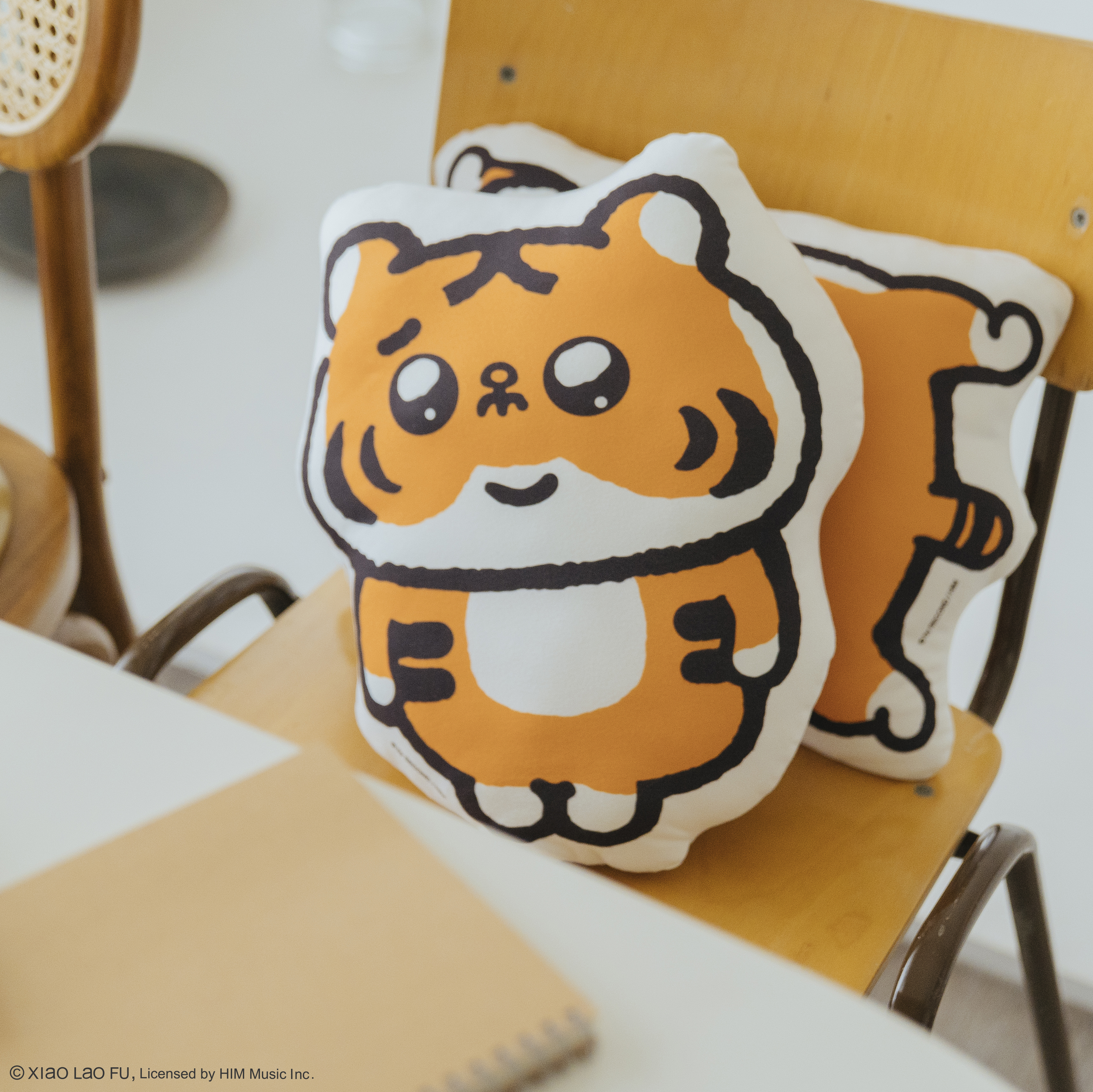 (獨家款)【小勞撫x慢慢挑-廢的時光｜雙面圖案小抱枕】Ｂ.立正傻瓜款