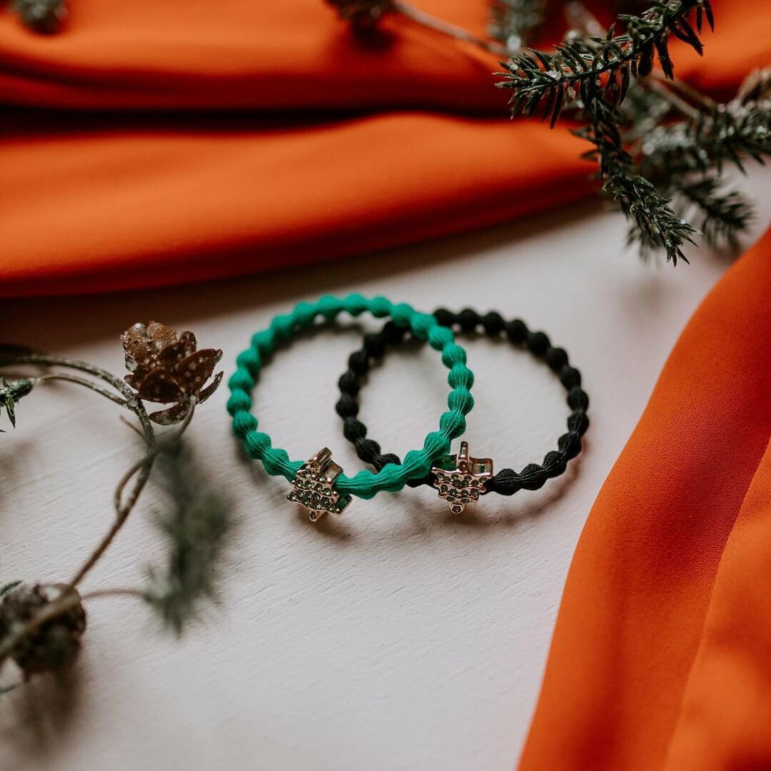 by eloise,綁髮手環,髮飾,髮圈,綁髮圈,手環,聖誕,聖誕限定,聖誕樹,雪花,派對穿搭