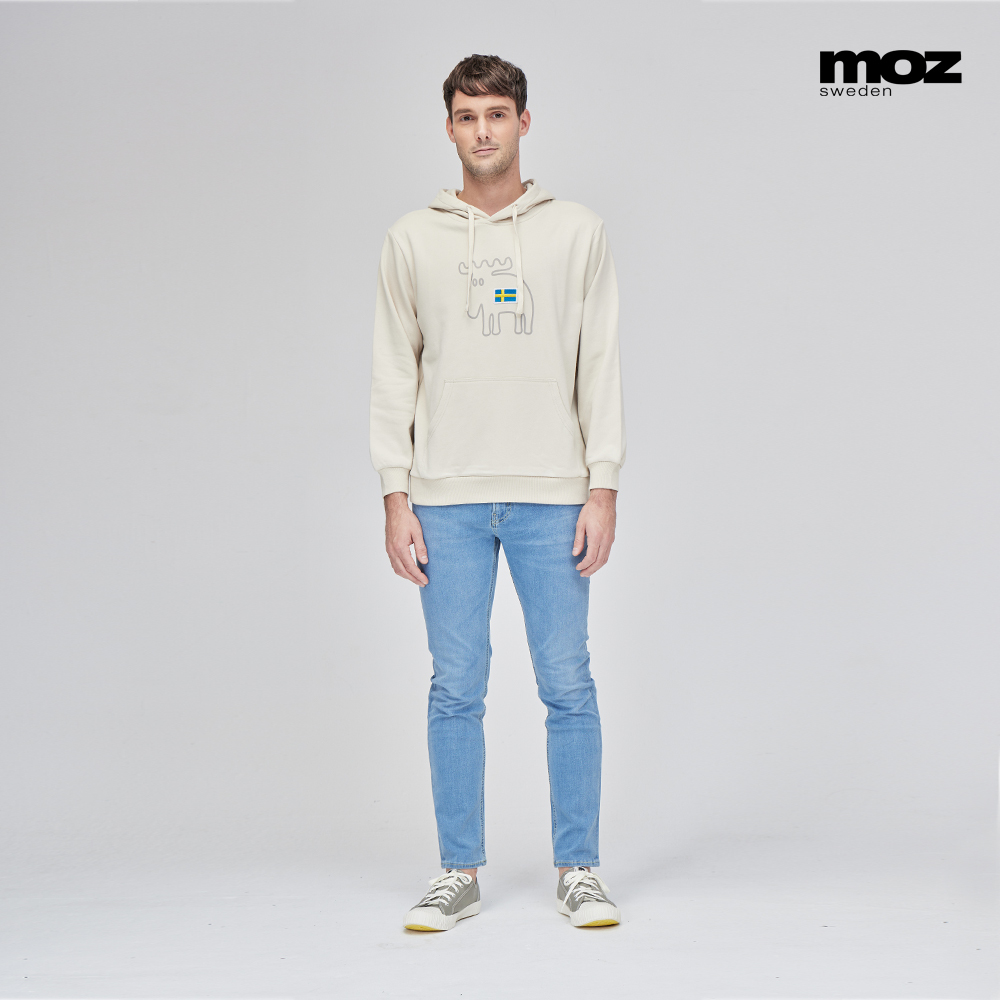 moz瑞典國旗刺繡線條駝鹿帽T-燕麥奶白(亞洲版)男款