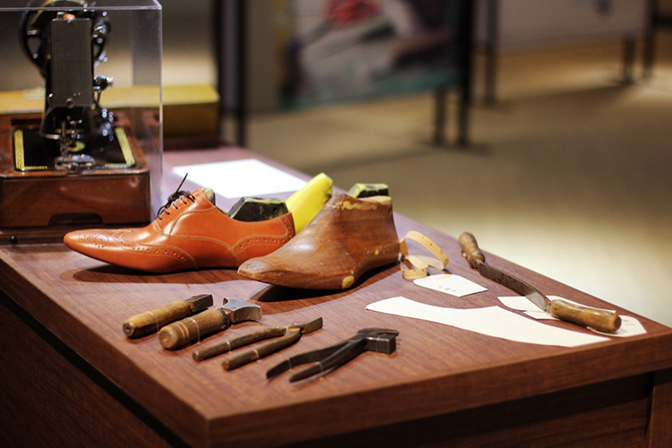 台灣手工皮鞋品牌林果良品展示製鞋工具