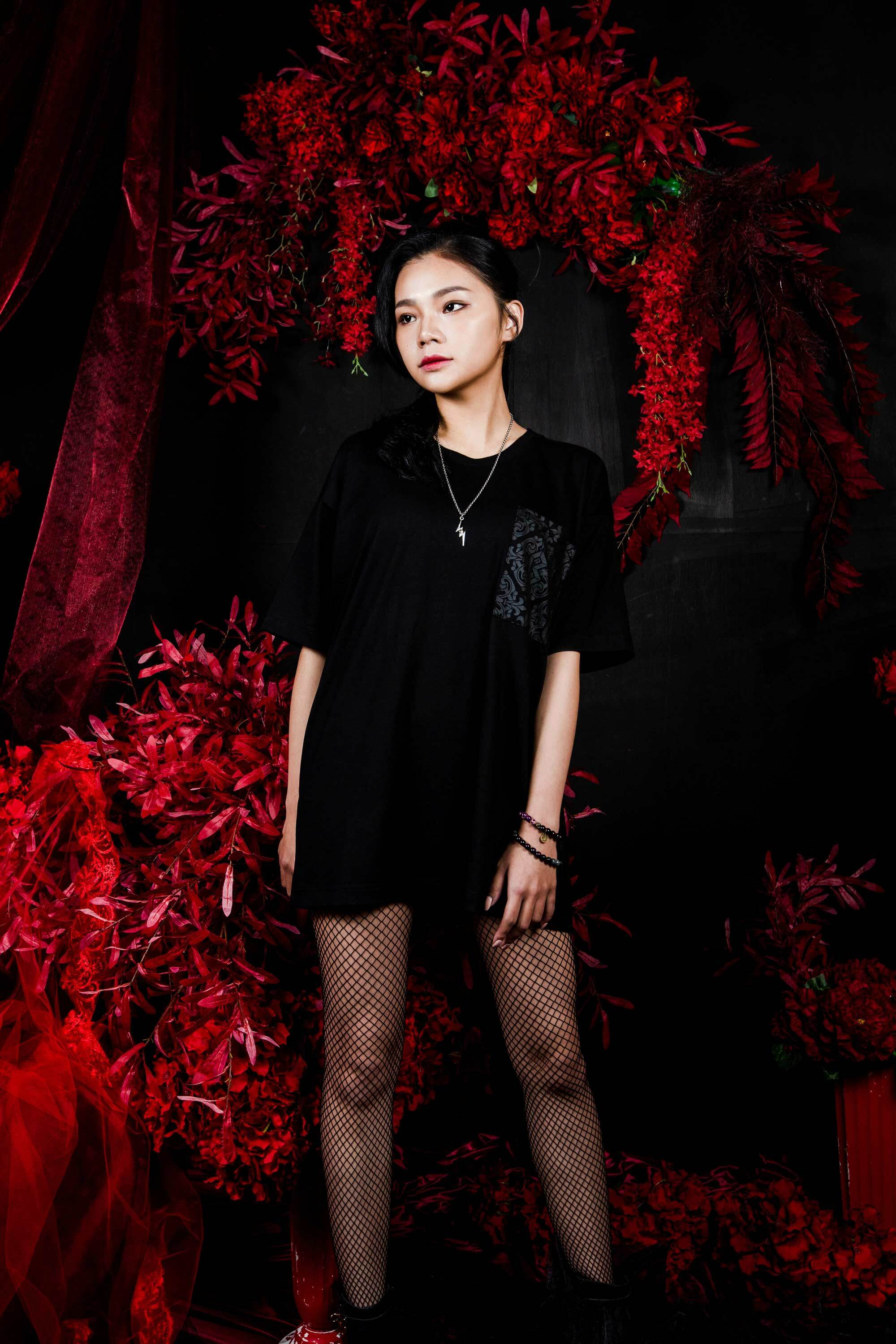 《旗幟》二章 黑闇幾何棉T恤｜吟遊詩人的呢喃 x Retop限量聯名哥德服飾