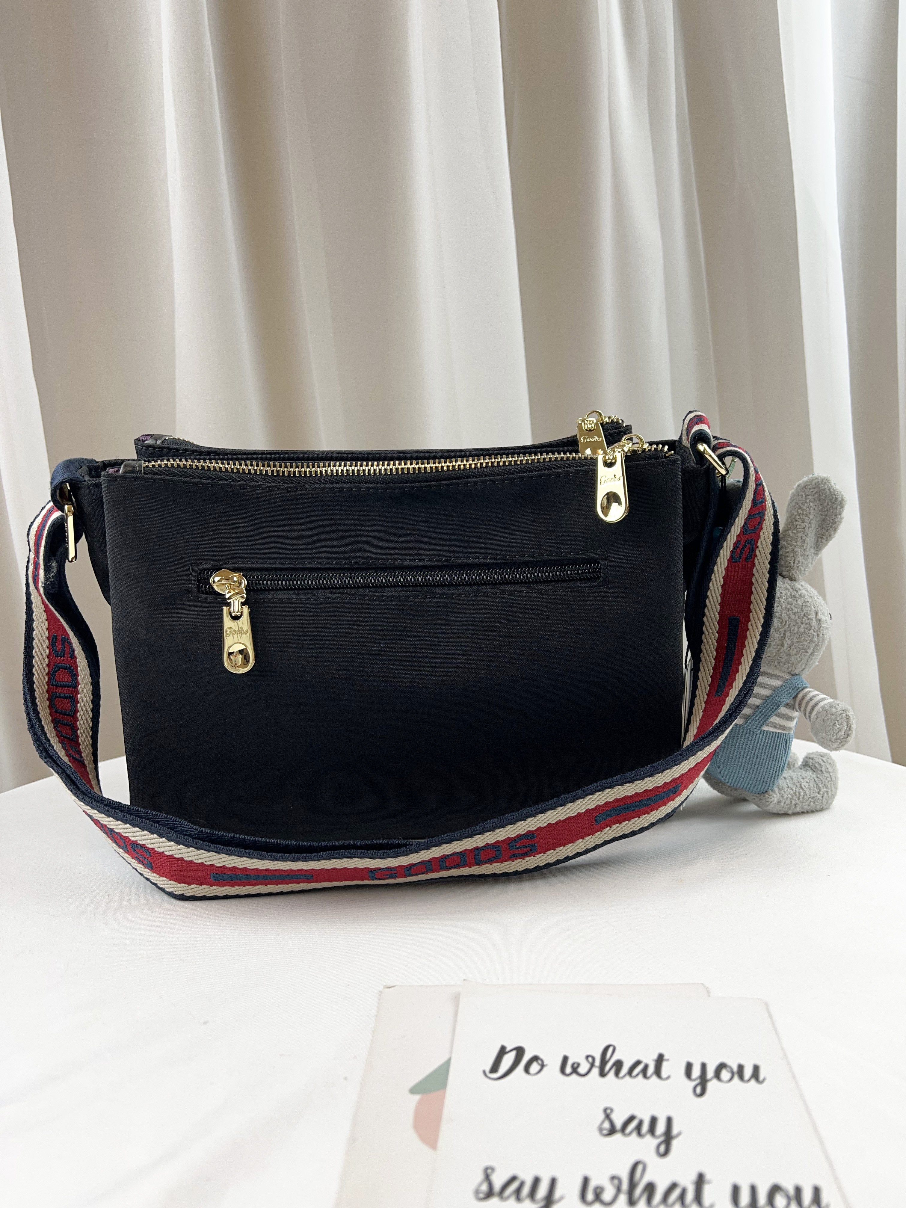 GOODS 織帶黑 防潑水側背包 附吊飾 #2678