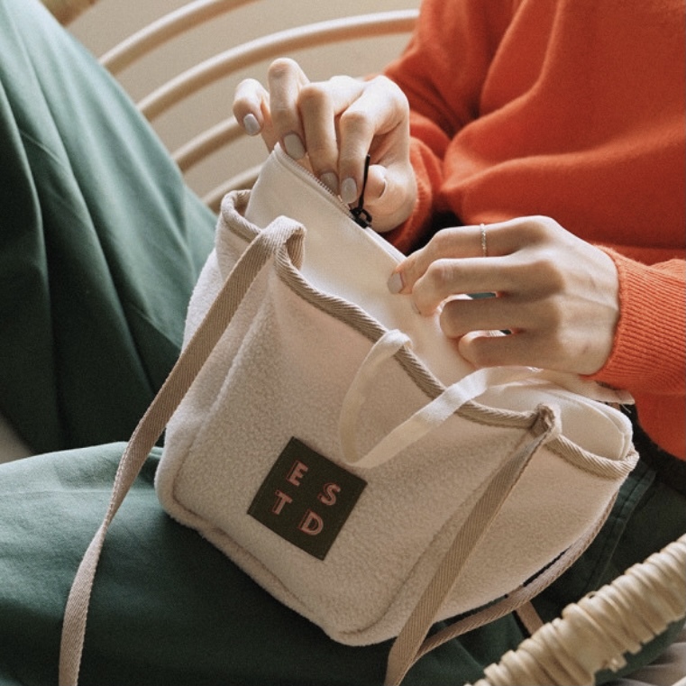 <韓國代購> ESTD CRADLE BAG