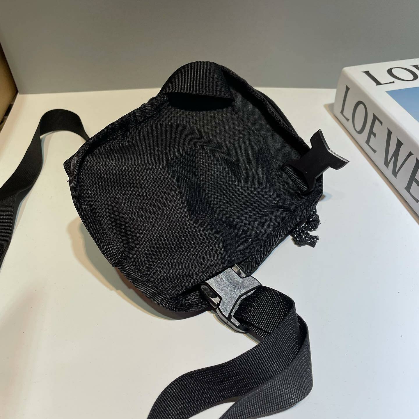 The North Face 戶外輕巧側背小包 黑色 NF0A52RYJK3