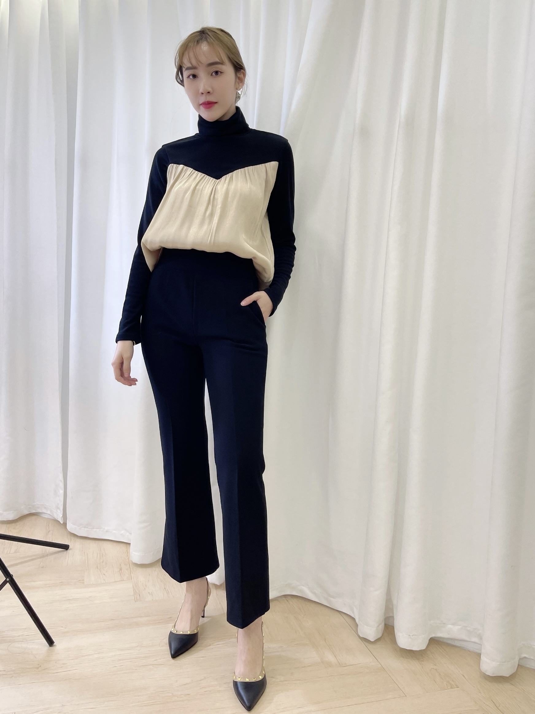 異材質拼接高領上衣