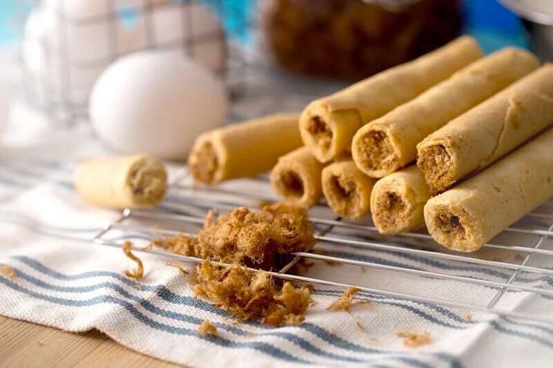 海邊走走-肉鬆愛餡蛋捲 (8包入/盒)＋HiNUTS海拿滋 大蒜滋腰果隨身包