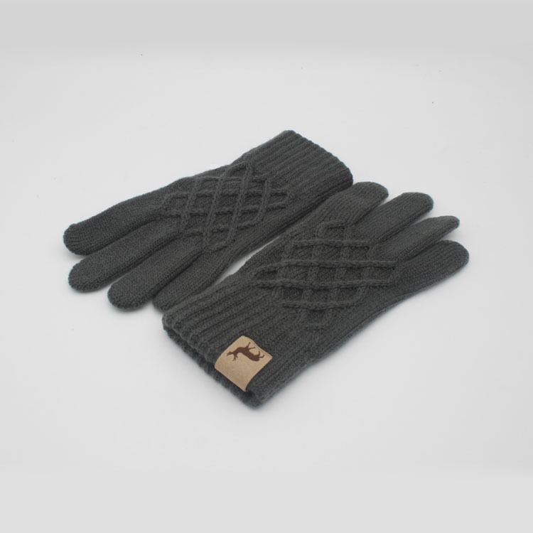 【肌暖】台灣製 女士麻花麋鹿皮標保暖挖洞手套丨G1619