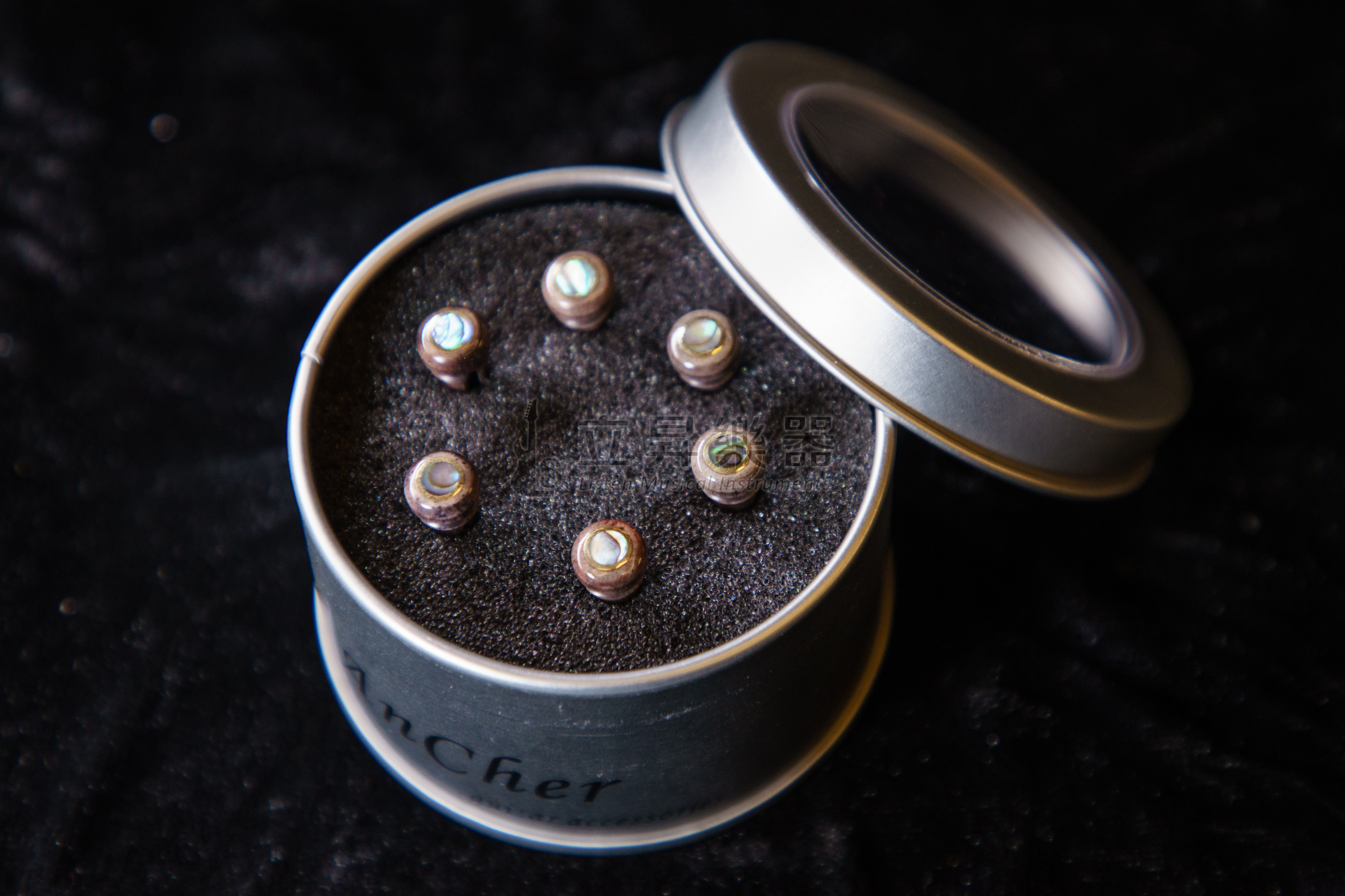 【多款可選】弦墨 AnCher 駱駝骨弦釘 鑲貝駱駝骨新料 、 鑲貝駱駝骨老料淺色 、 鑲貝駱駝骨老料深色 駱駝骨木吉他弦釘 六支裝 第 4 張圖片｜三峽吉他 / Bass