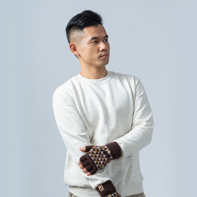 【肌暖】台灣製 男士幾何麋鹿皮標半指釣魚手套丨M5299H