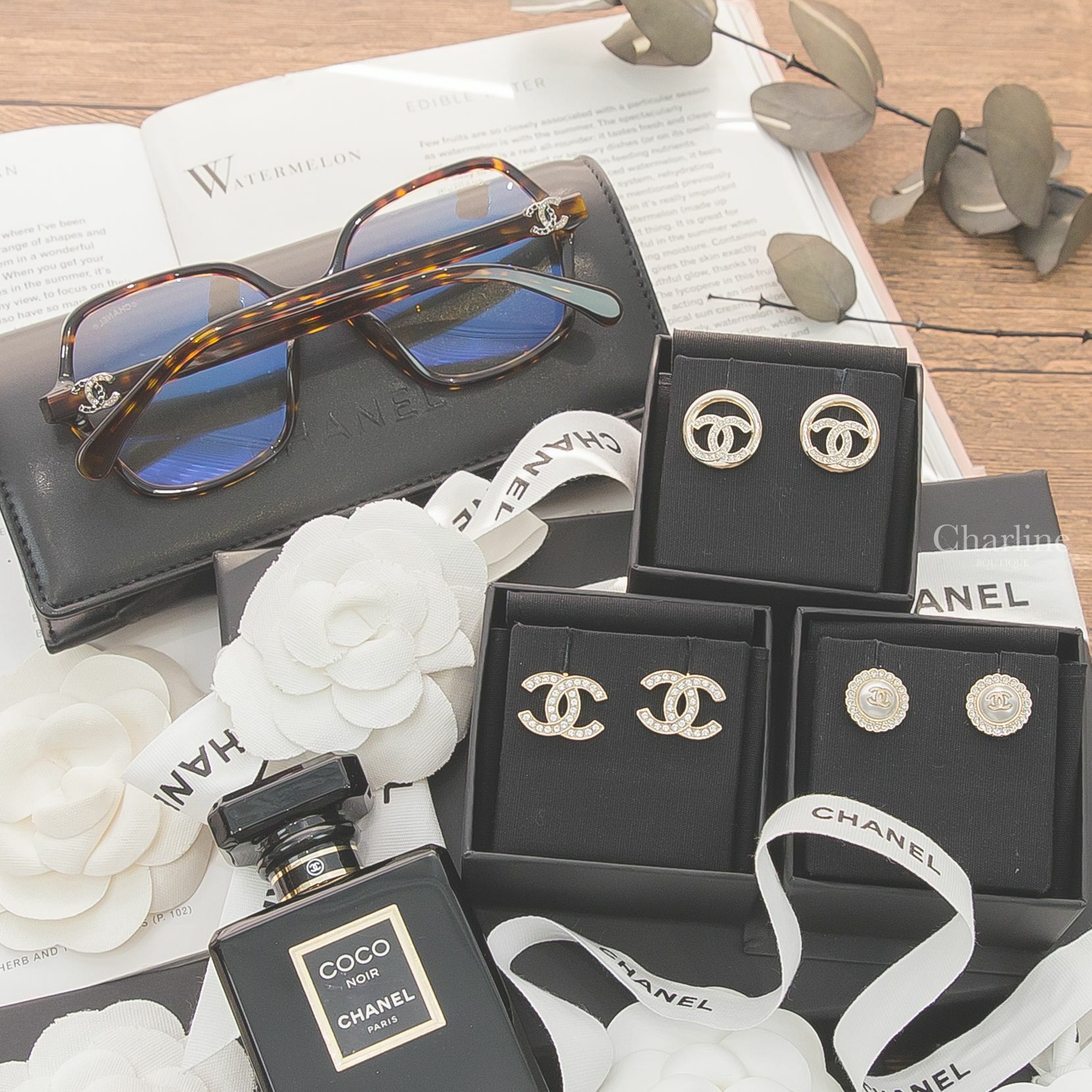 Chanel 深棕色玳瑁蝴蝶形側邊黑銀水鑽CC抗藍光鏡片平光眼鏡,Chanel 金色水鑽CC耳環,Chanel 金色水鑽花瓣CC珍珠圓型耳環,Chanel 金色水鑽CC簍空圓型耳環-Charline Boutique 精品代購