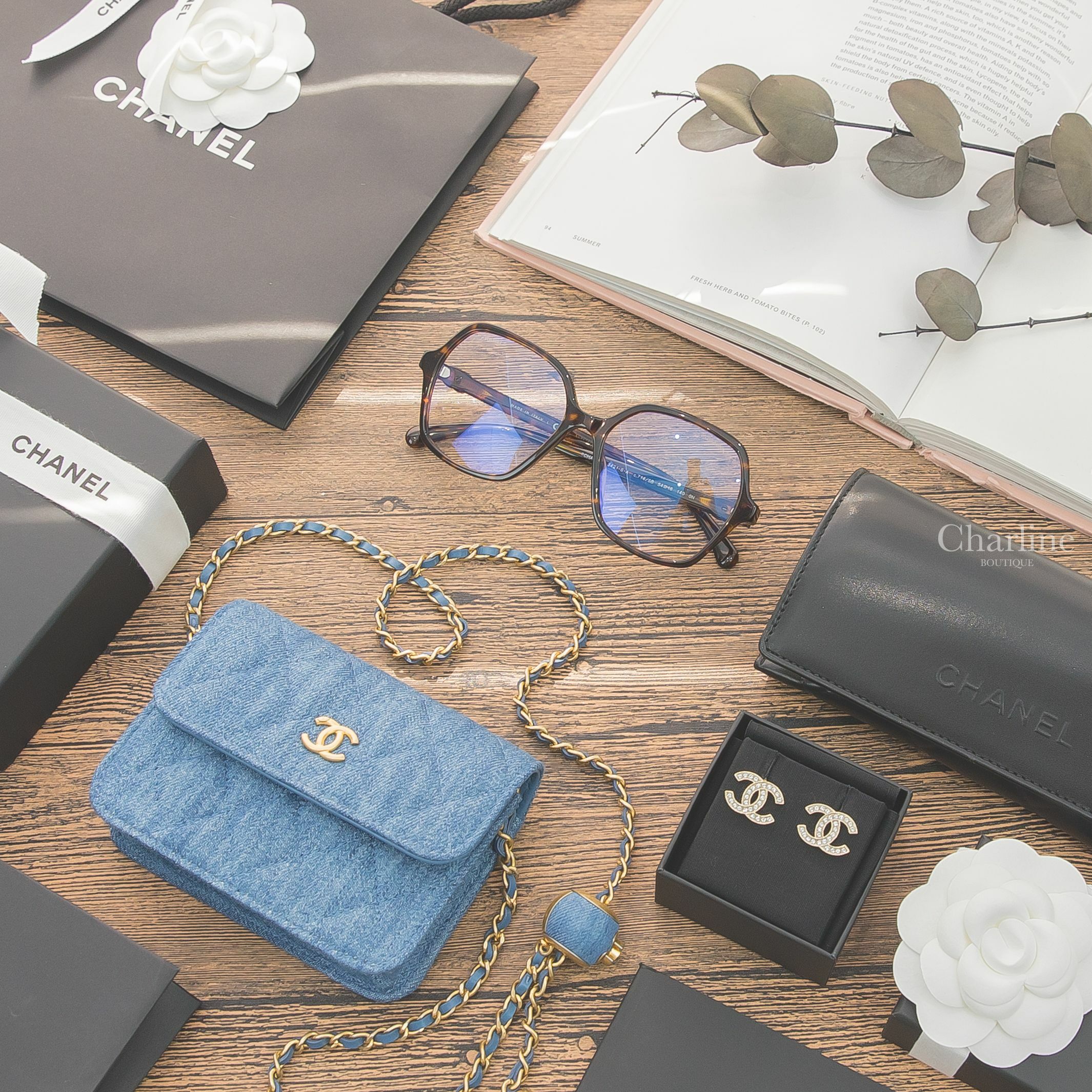 Chanel Sunglasses 深棕色玳瑁蝴蝶形側邊黑銀水鑽CC平光眼鏡,Chanel Earrings 金色水鑽CC耳環,Chanel Clutch 藍色金CC金色小珠鍊帶丹寧布菱格紋肩背包-Charline Boutique 精品代購