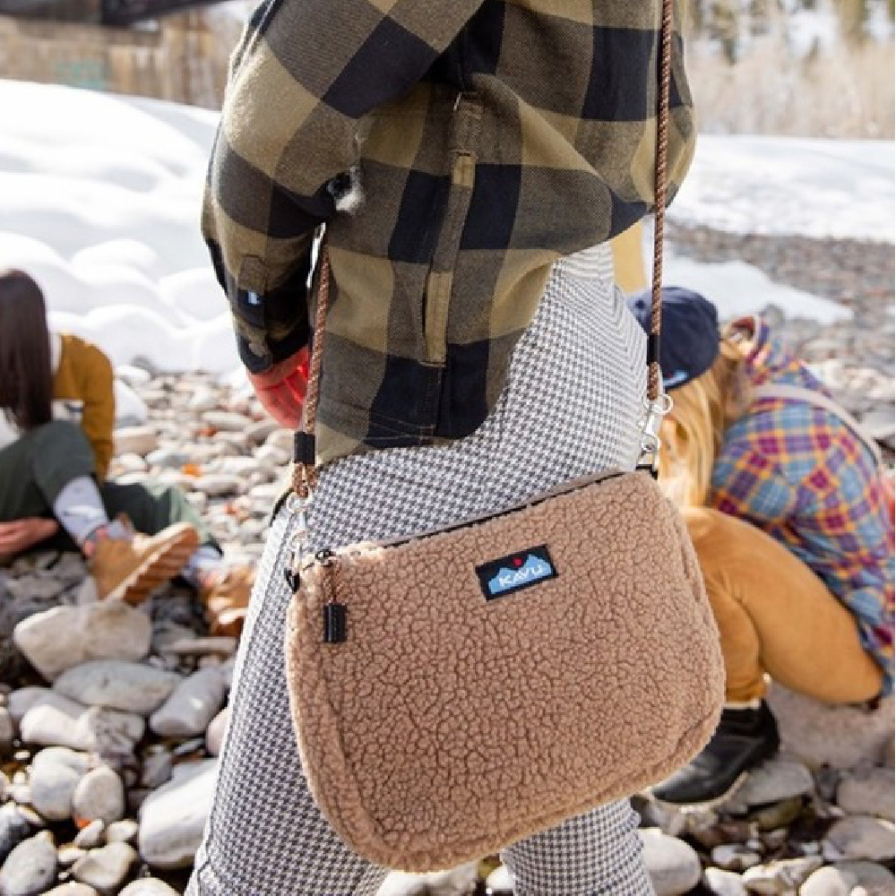 KAVU So Fleecy 時尚休閒毛毛側背包-K9222