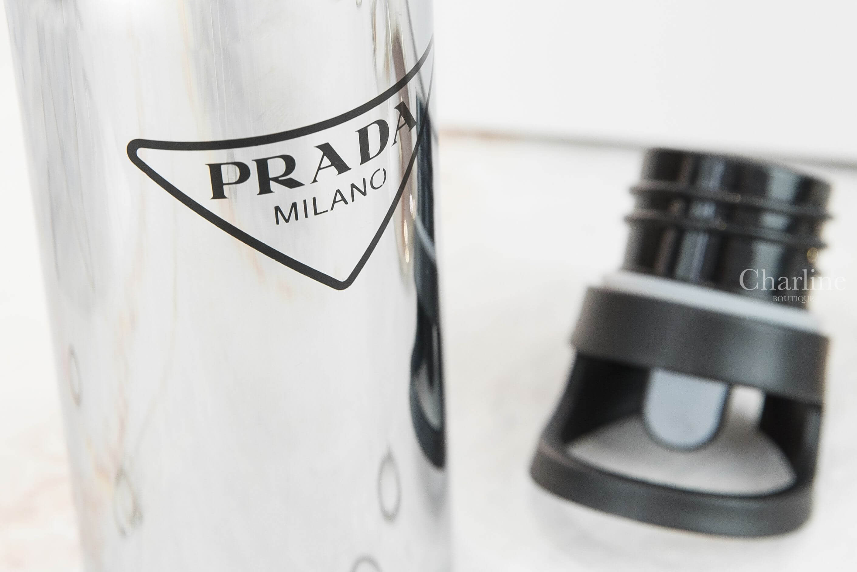 Prada Bottle 銀色三角黑字不鏽鋼水壺-Charline Boutique精品代購