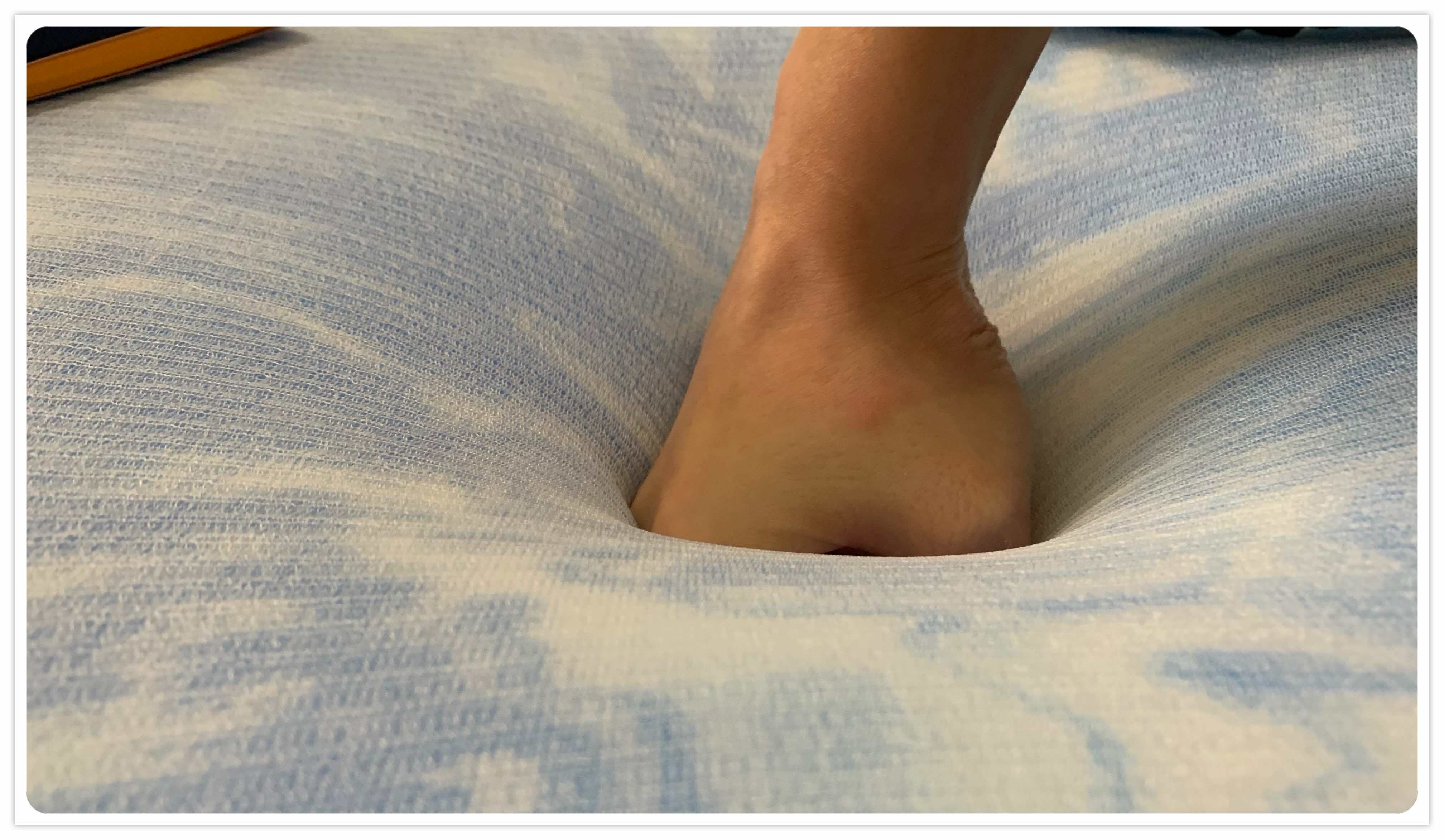 Emma床墊-拳頭壓入圖