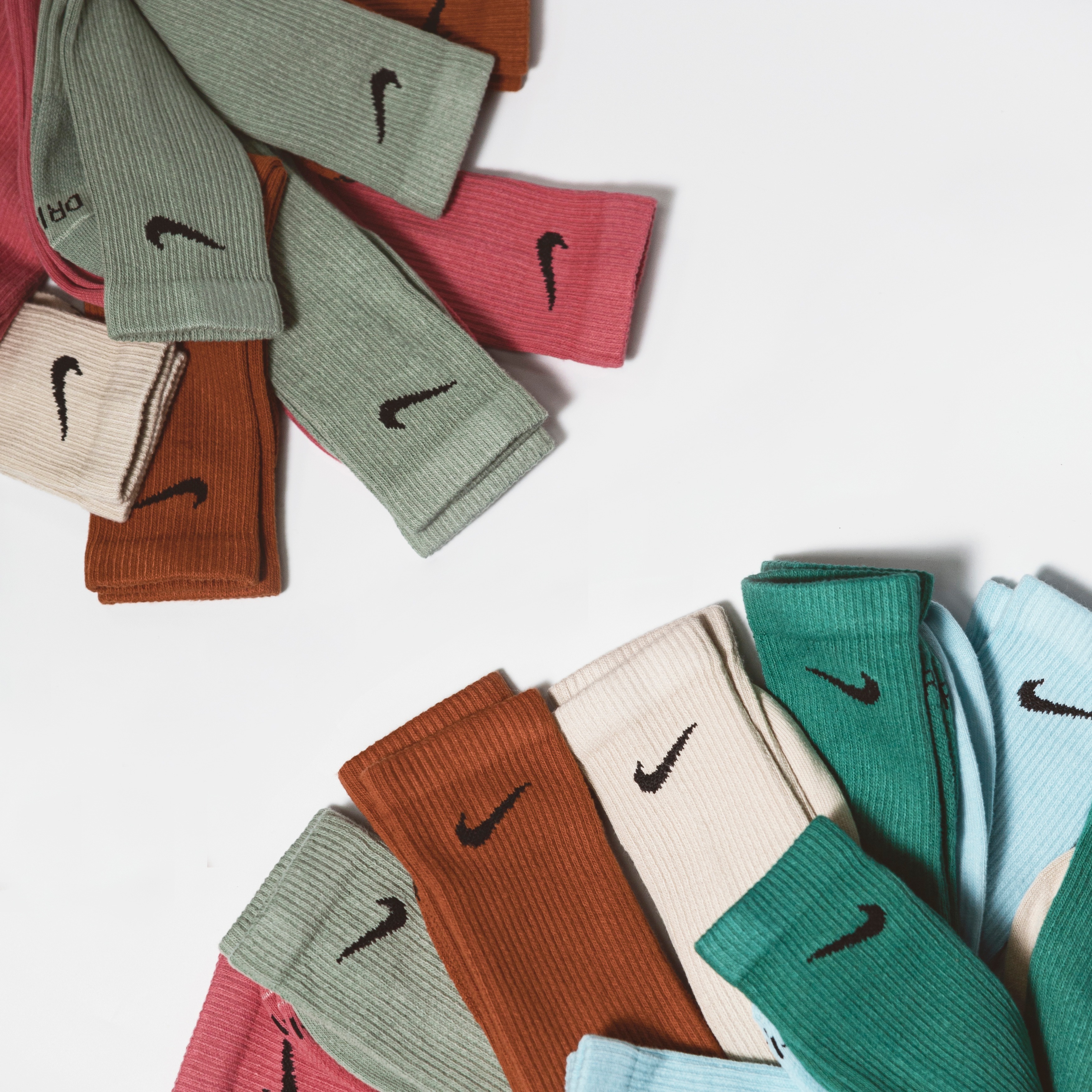 NIKE EVERYDAY PLUS LIGHTWEIGHT CREW SOCKS (3 PAIRS) DRI-FIT 聖誕色系 中筒襪 長襪 -（E6d02)-SX6891 923(桃粉、綠灰、橘棕色) -(E6d01)-924(奶茶、綠色、水藍色)