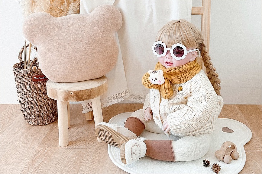 Dot to Dot 淨色針織頸巾 (大頭公仔扣針需加購)