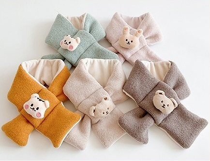 Dot to Dot 淨色雙面頸巾 (大頭公仔扣針需加購)