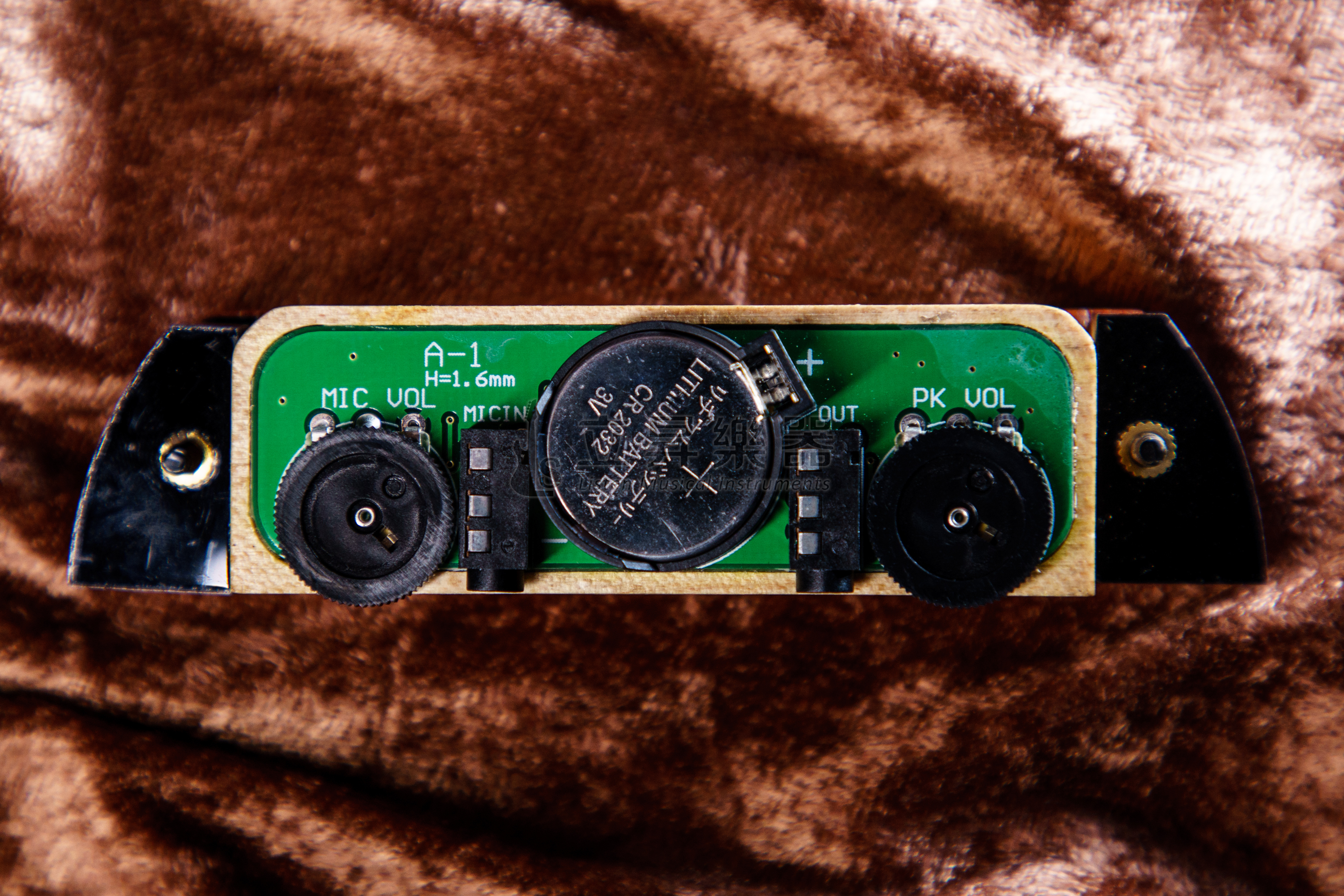 Risen Woodland R2 響孔式拾音器 音孔式 雙系統 麥克風 純木外殼 木質 第 5 張圖片｜三峽吉他 / Bass