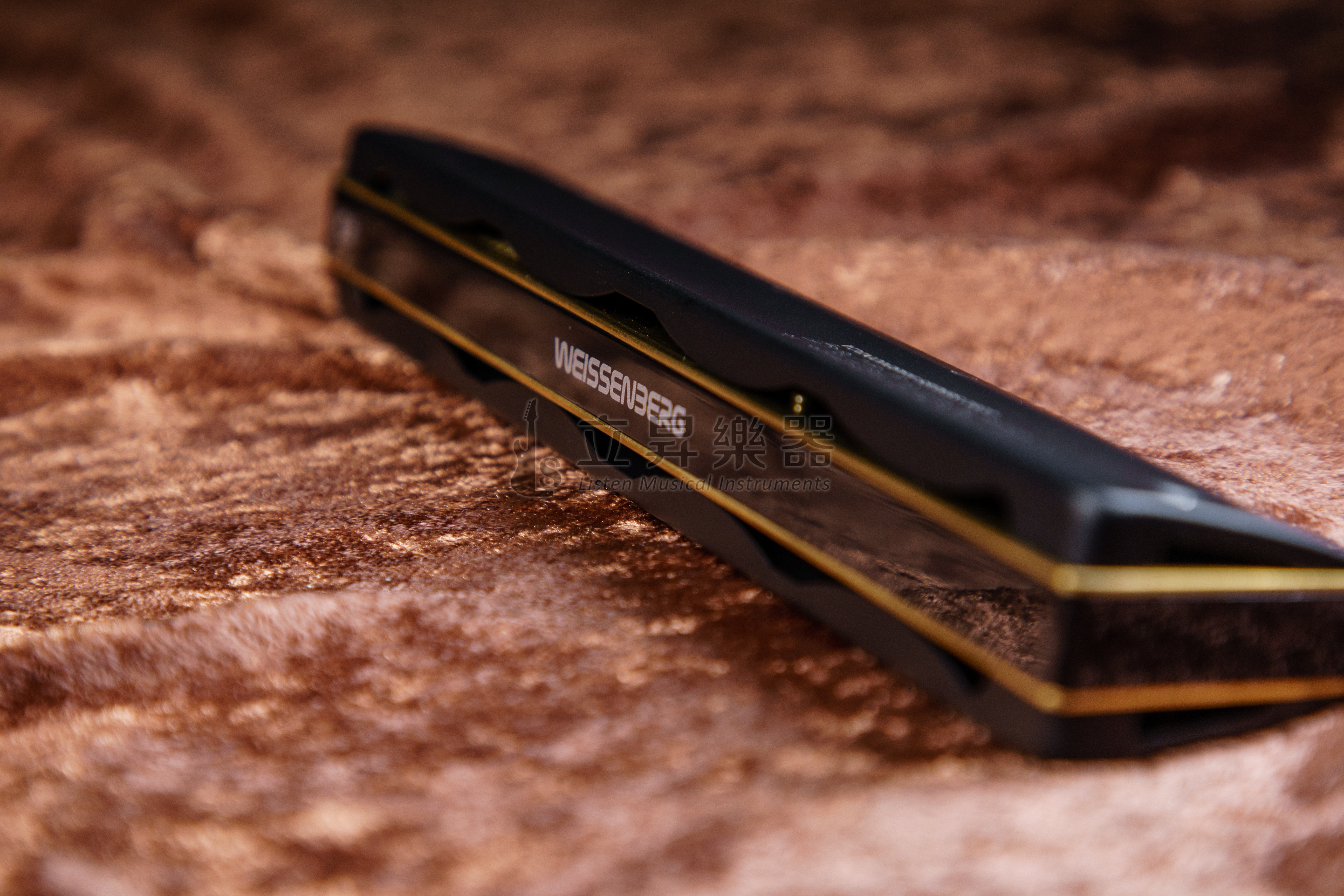 口琴 WEISSENBERG 韋笙堡 2202 複音22孔 #C調 ABS塑製琴身 口琴 WEISSENBERG 韋笙堡 2202 複音22孔 #C調 ABS塑製琴身 / 霧黑蓋板 / 高級簧片 台灣製 第 6 張圖片｜三峽銅管 / 管樂