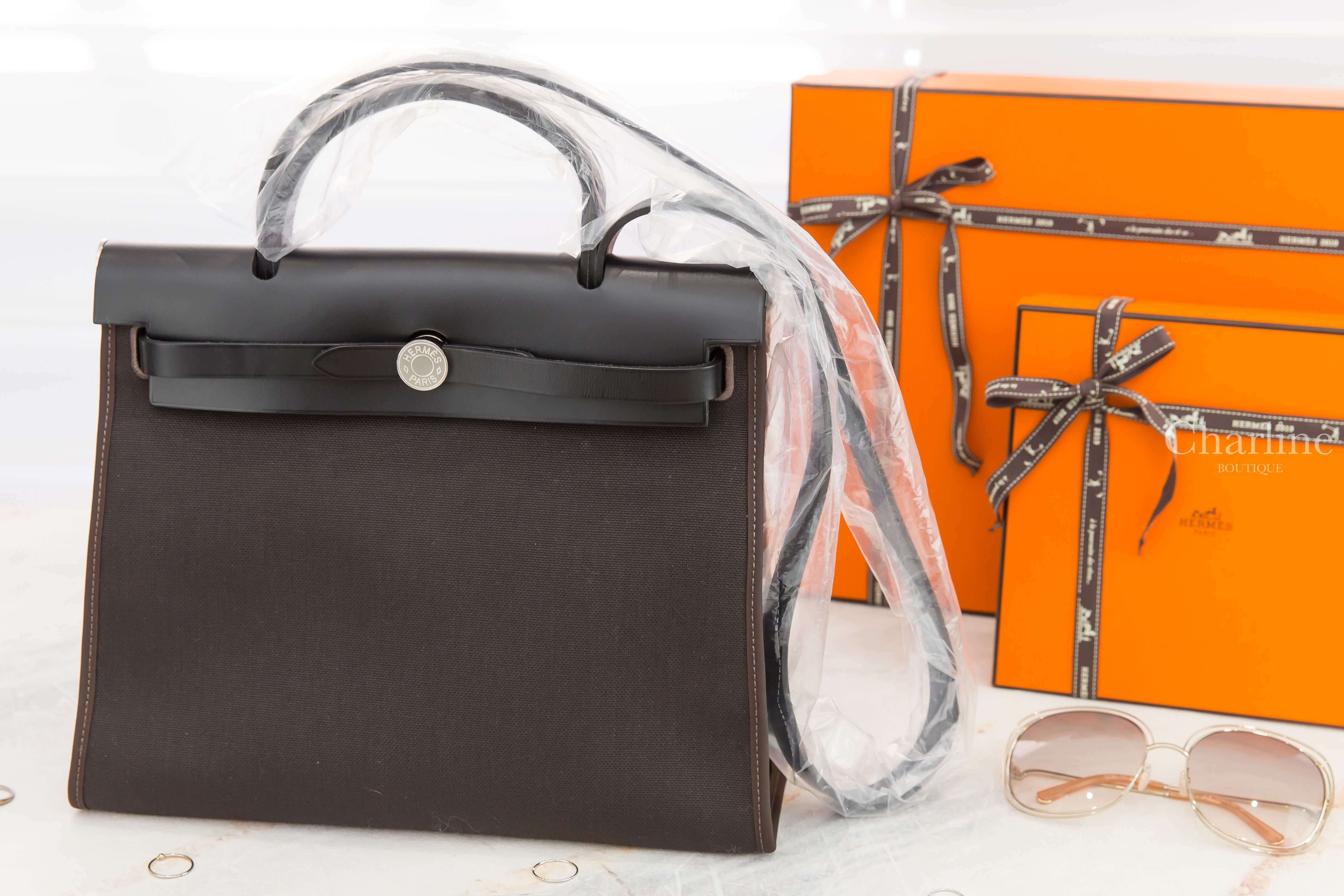 Hermès Herbag Zip 31cm Retourne 46 Ebene Toile Militaire/Vache Hunter Z刻烏木色拼黑色銀釦手提肩背包-Charline Boutique 精品代購