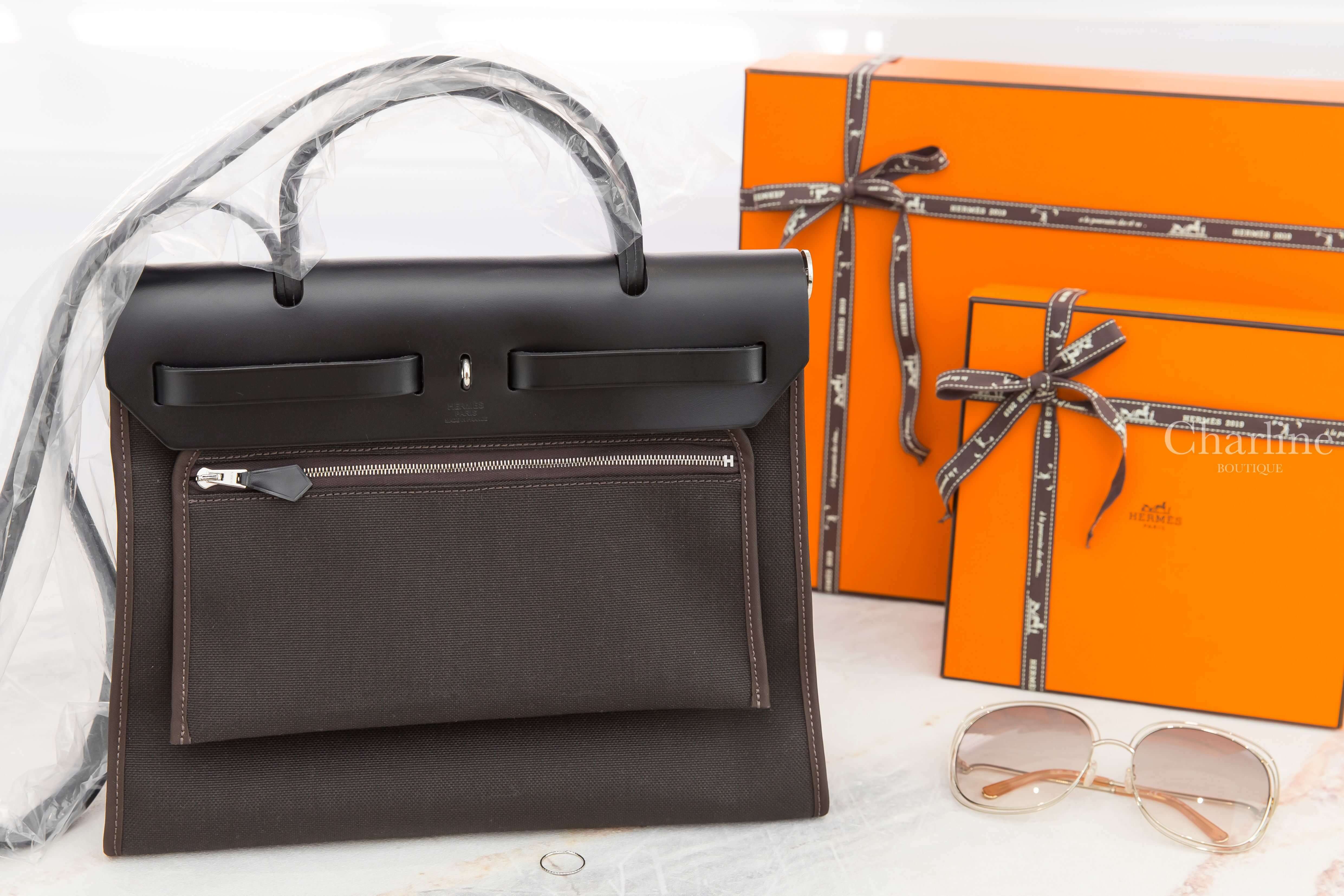 Hermès Herbag Zip 31cm Retourne 46 Ebene Toile Militaire/Vache Hunter Z刻烏木色拼黑色銀釦手提肩背包-Charline Boutique 精品代購