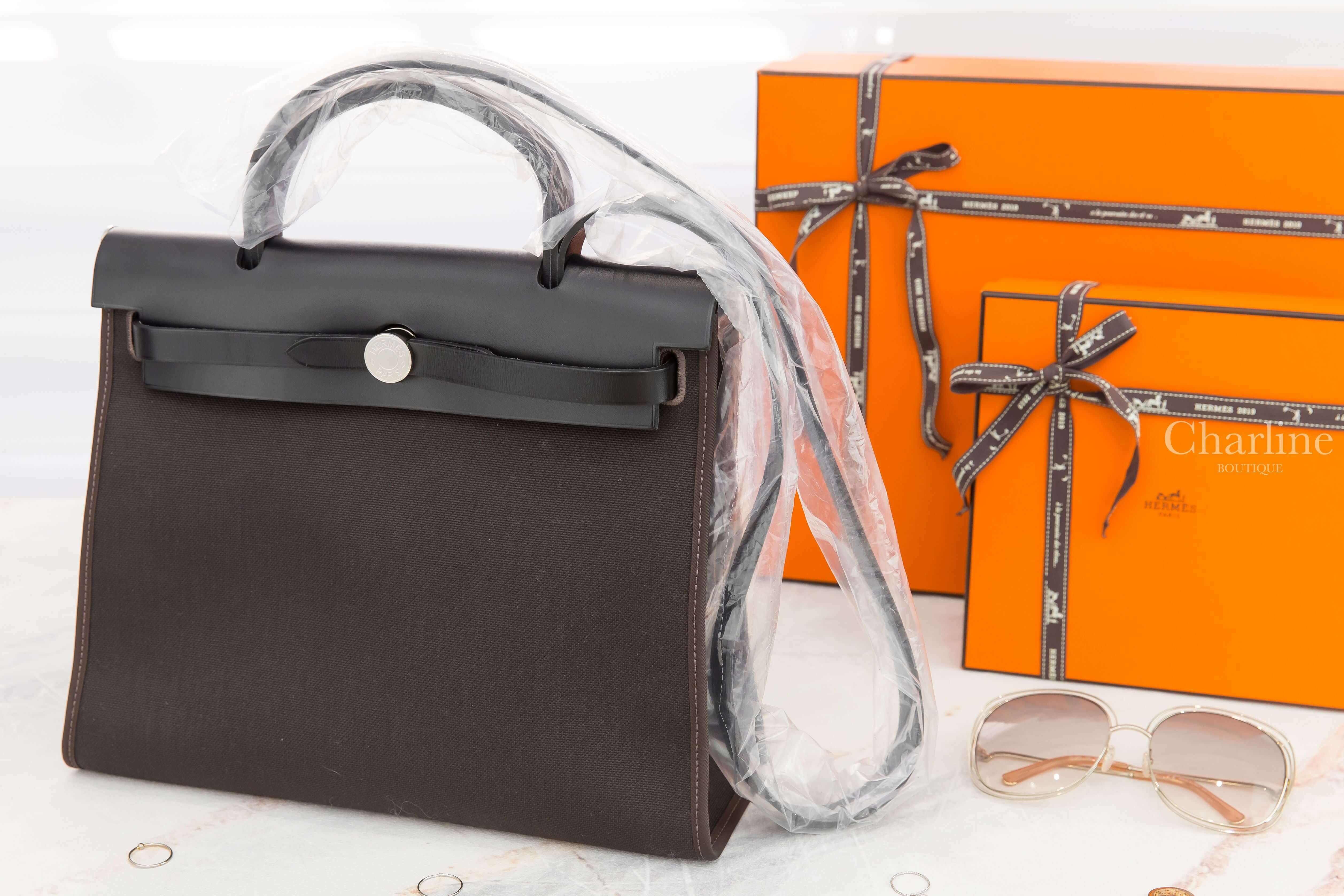 Hermès Herbag Zip 31cm Retourne 46 Ebene Toile Militaire/Vache Hunter Z刻烏木色拼黑色銀釦手提肩背包-Charline Boutique 精品代購