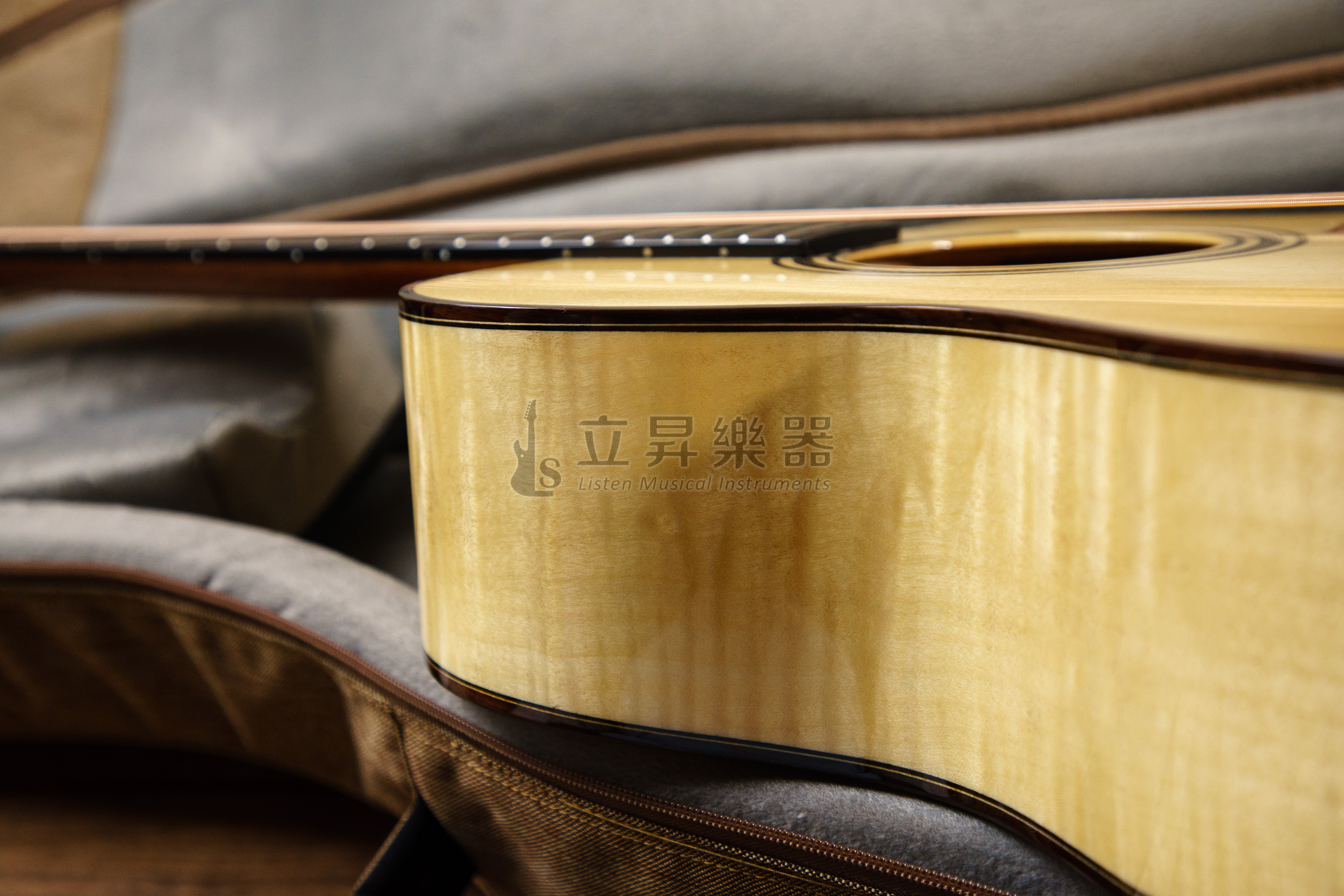 Mayson M7/SC 面單板木吉他 英格蘭雲杉單板 虎紋楓木側背板 M桶缺角 附原廠厚袋 第 5 張圖片｜三峽吉他 / Bass