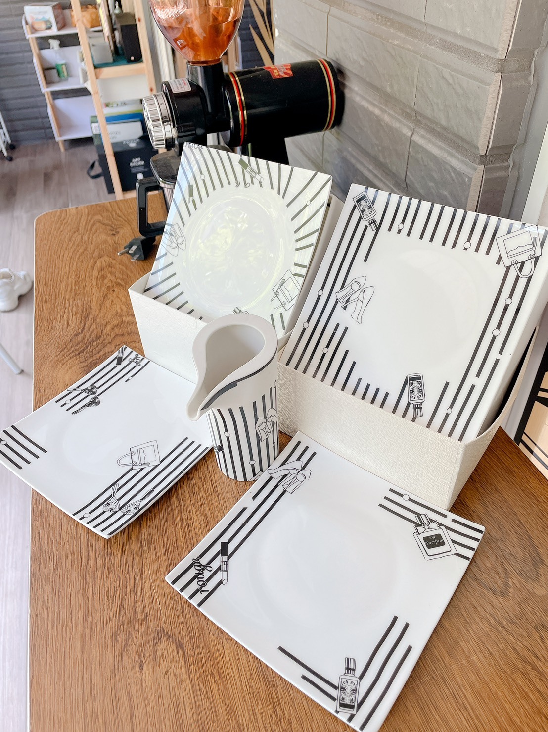 【Funz房飾】手作食器-黑白時尚女郎  下午茶點心盤組+奶壺