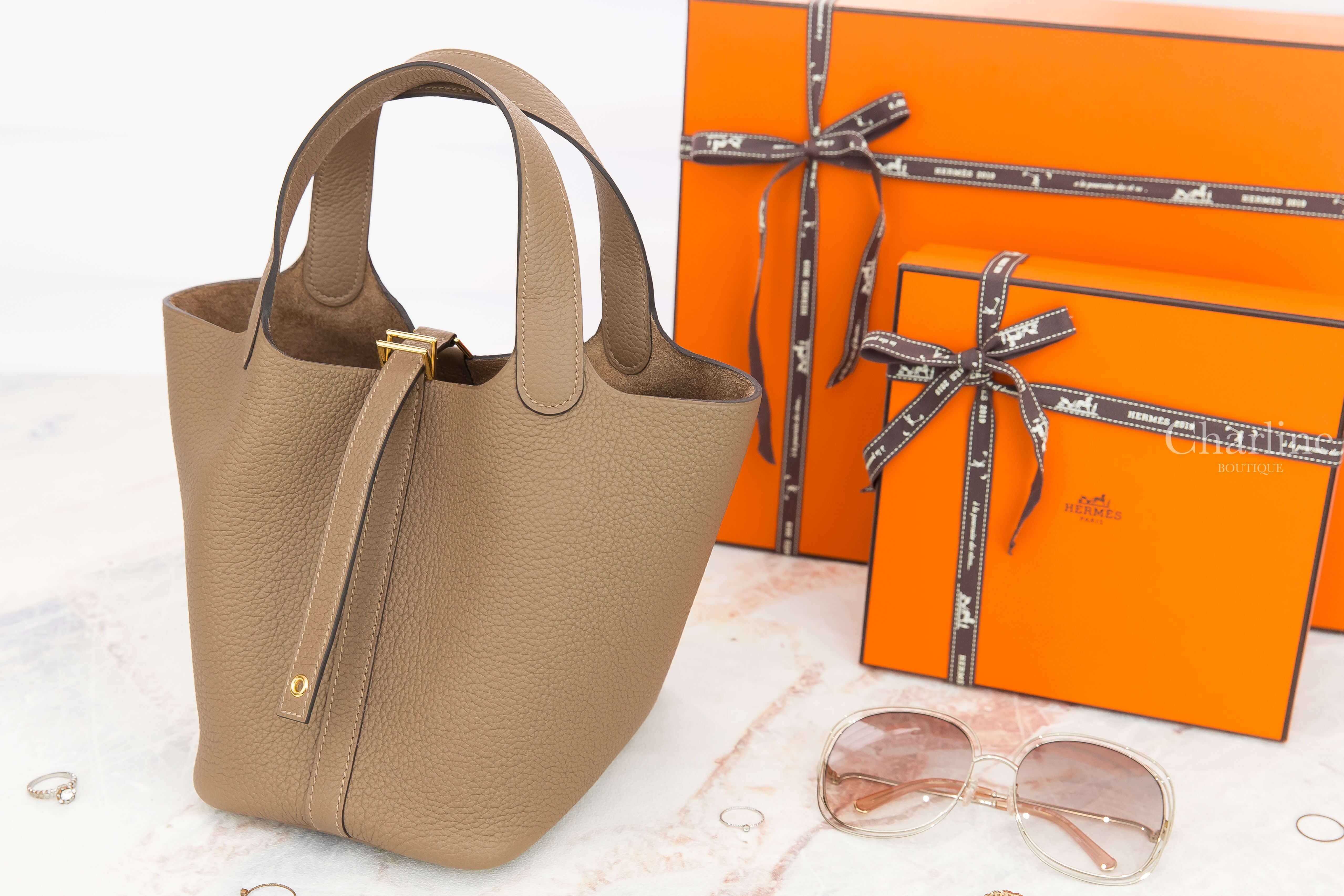 Hermès Picotin Lock 18cm D0 Beige De Weimar Taurillon Maurice Z刻威瑪犬米金釦小型提把水桶包-Charline Boutique 精品代購