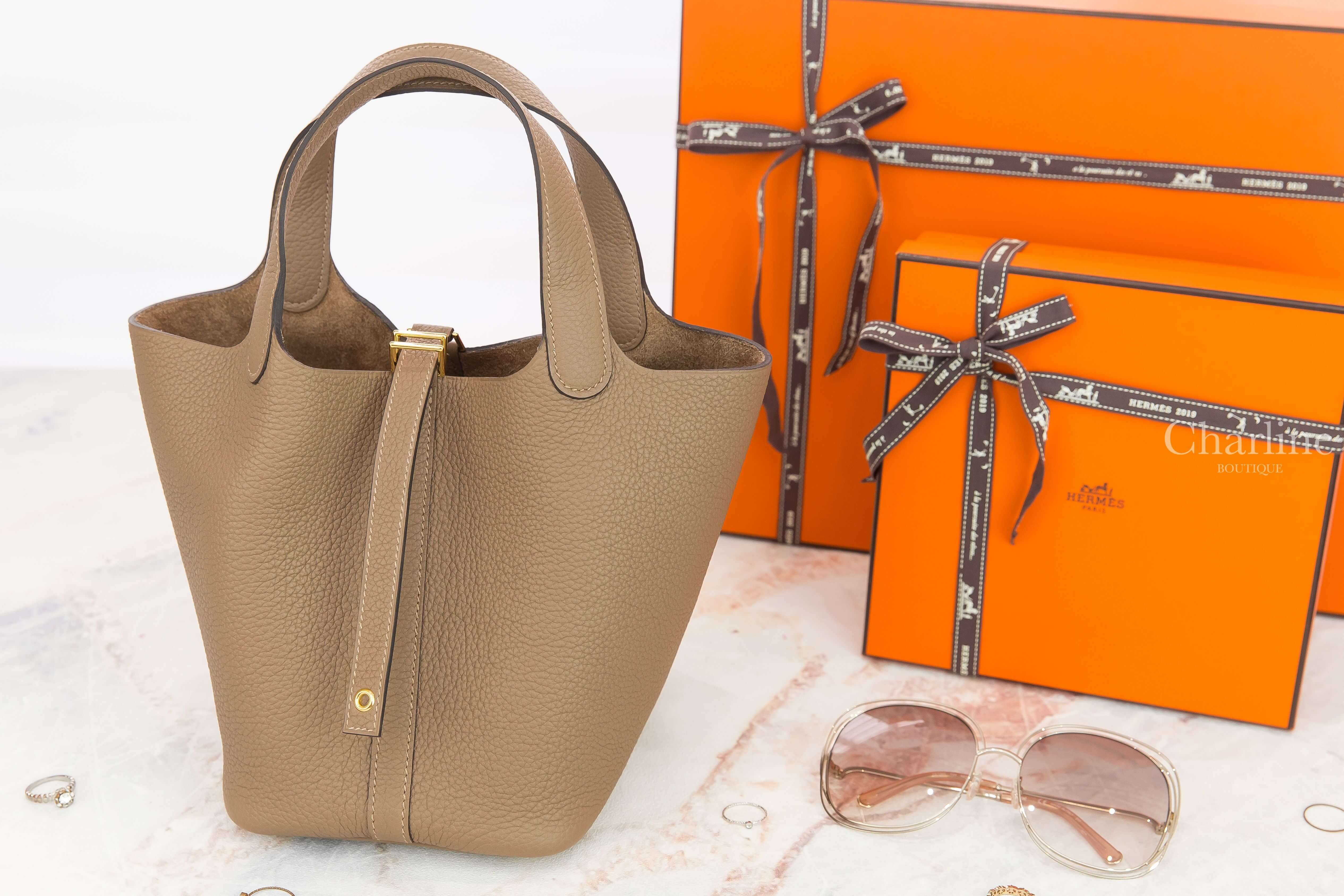 Hermès Picotin Lock 18cm D0 Beige De Weimar Taurillon Maurice Z刻威瑪犬米金釦小型提把水桶包-Charline Boutique 精品代購