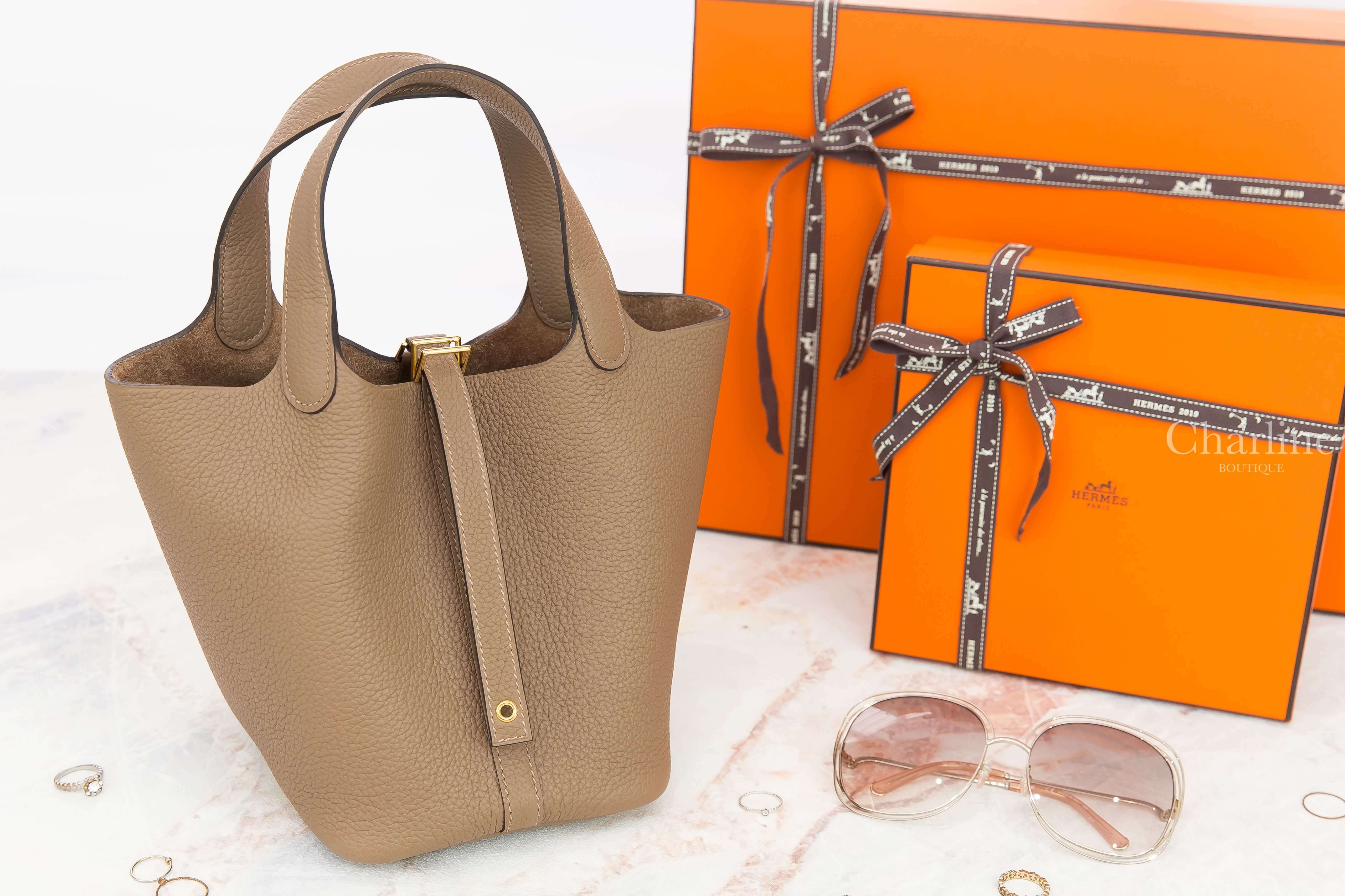 Hermès Picotin Lock 18cm D0 Beige De Weimar Taurillon Maurice Z刻威瑪犬米金釦小型提把水桶包-Charline Boutique 精品代購