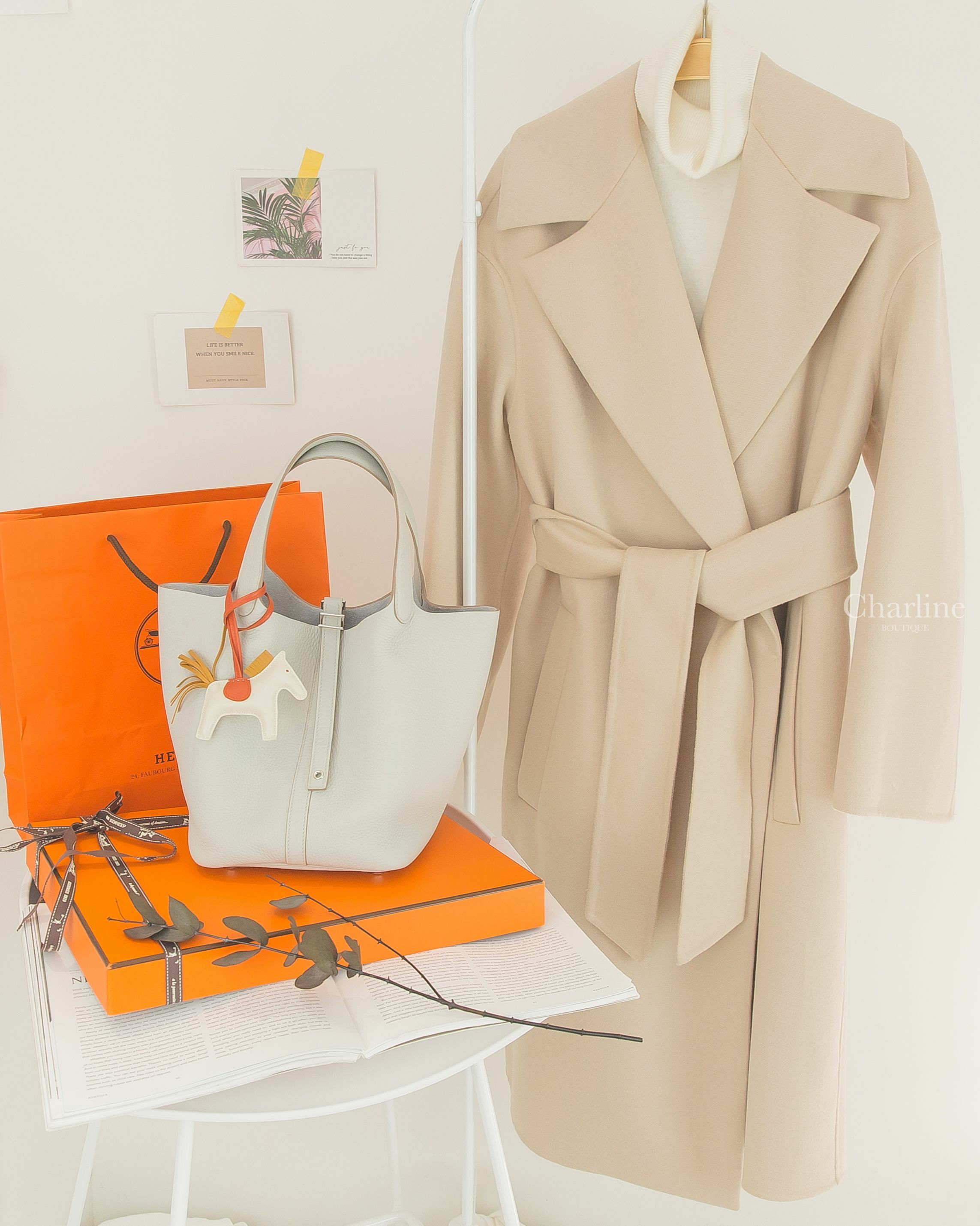 Max Mara Studio Abrigo 米色附腰帶羊毛長版長袖外套,Hermès Picotin 珍珠灰銀釦中型提把水桶包,Hermès Horse Charm PM 奶昔白小型可愛小馬吊飾-Charline Boutique 精品代購