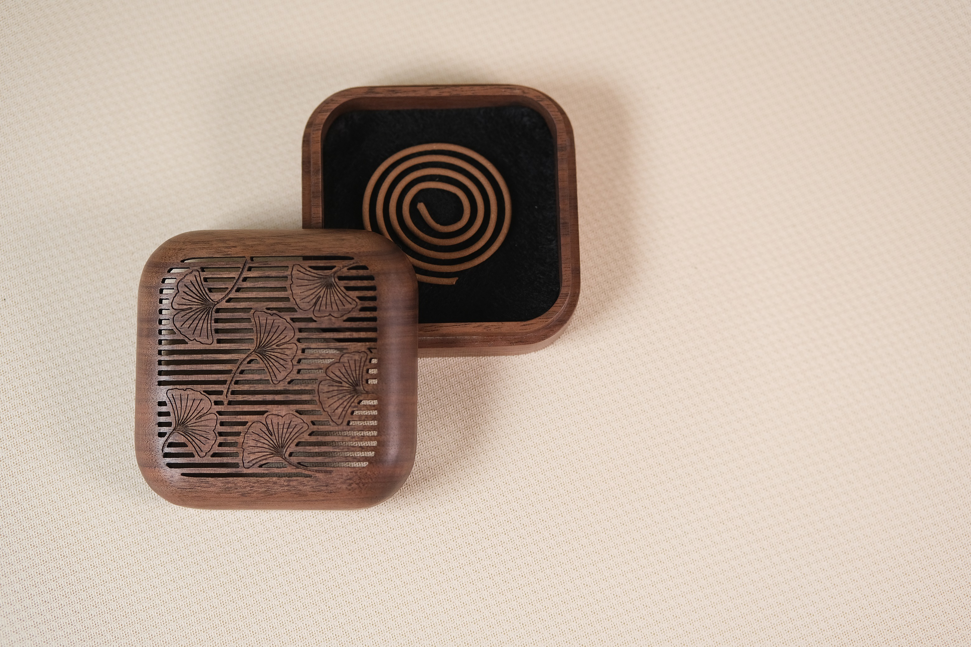 Black Walnut Wooden Incense Box (Ginkgo/Plum Blosson)