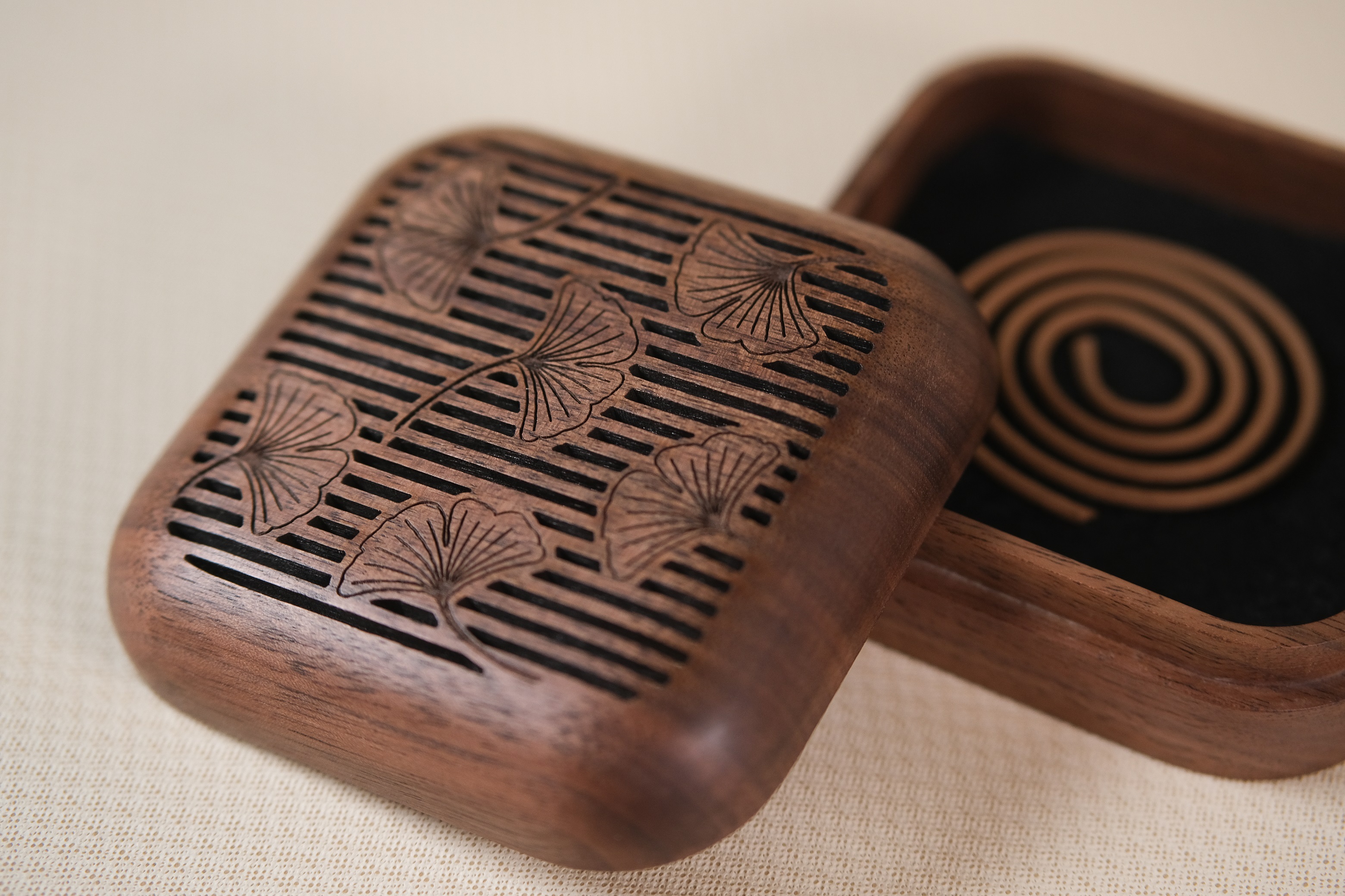 Black Walnut Wooden Incense Box (Ginkgo/Plum Blosson)