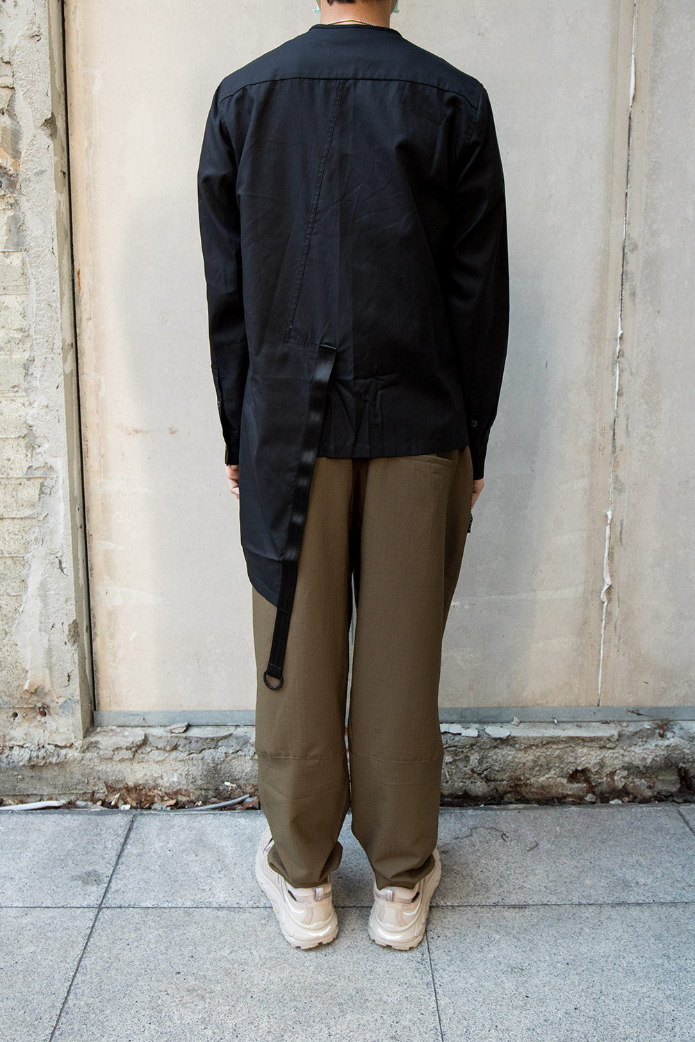 後開衩擦眼鏡襯衫 - 黑