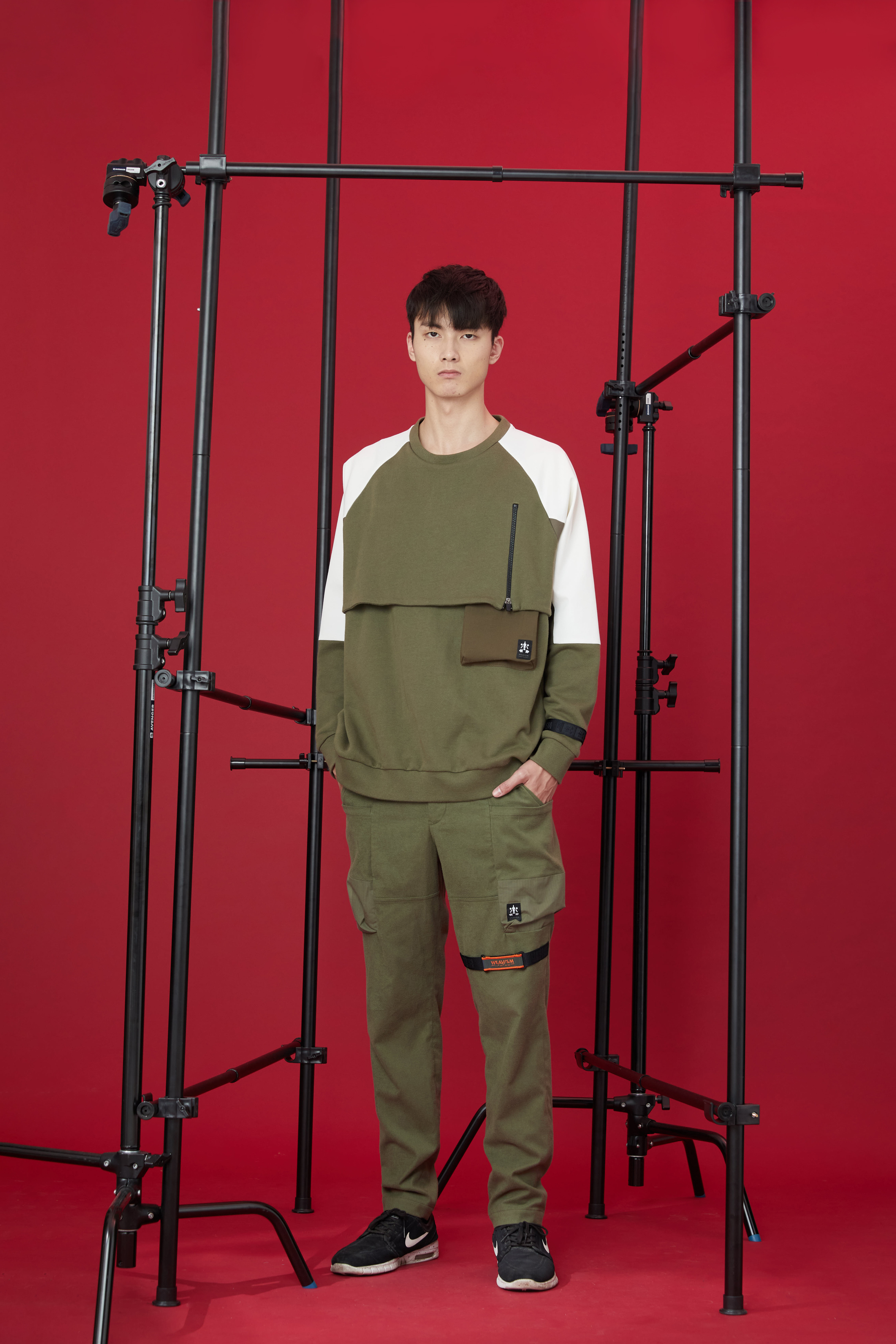 側扣大貼袋長褲-軍綠