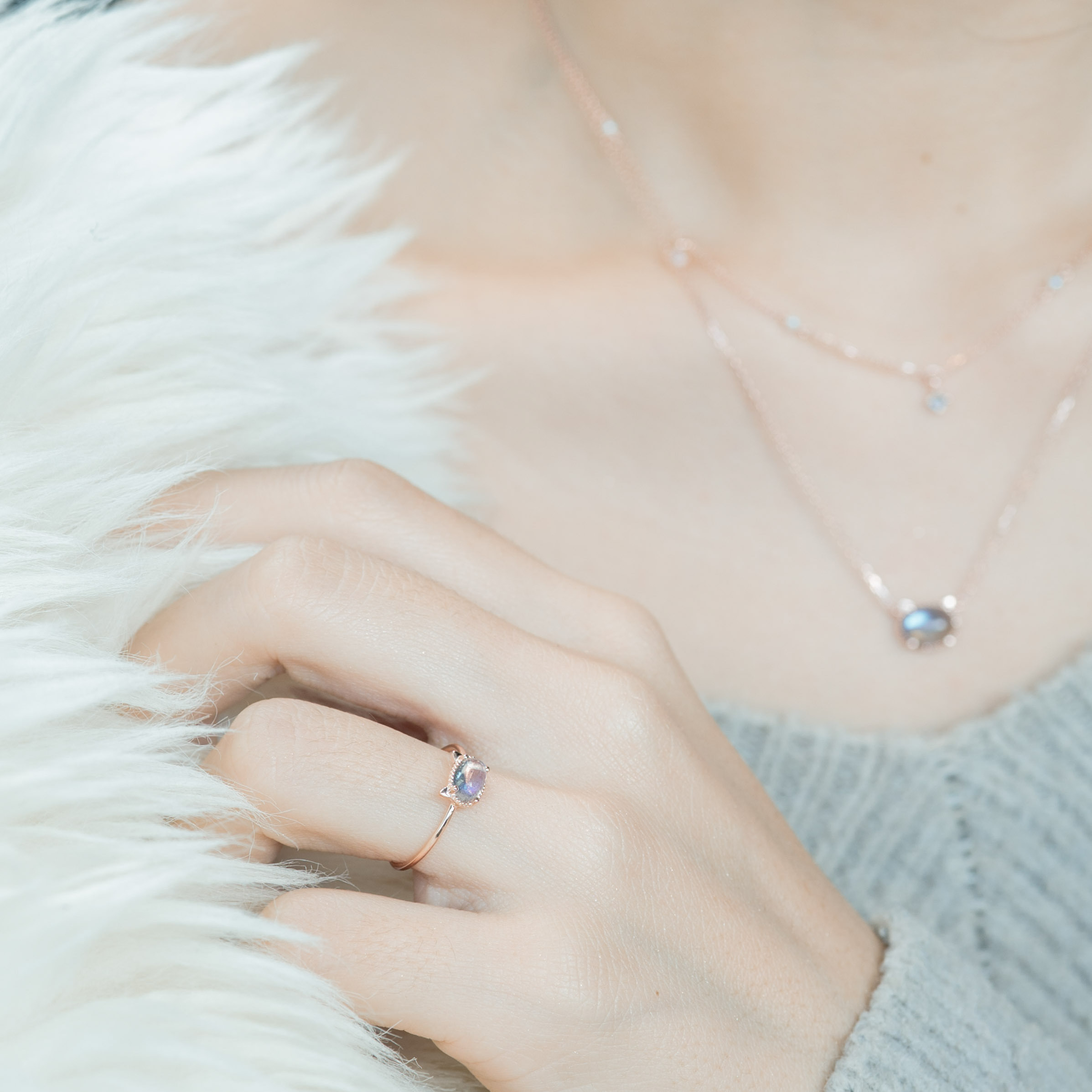 Snowy cat拉長石戒指