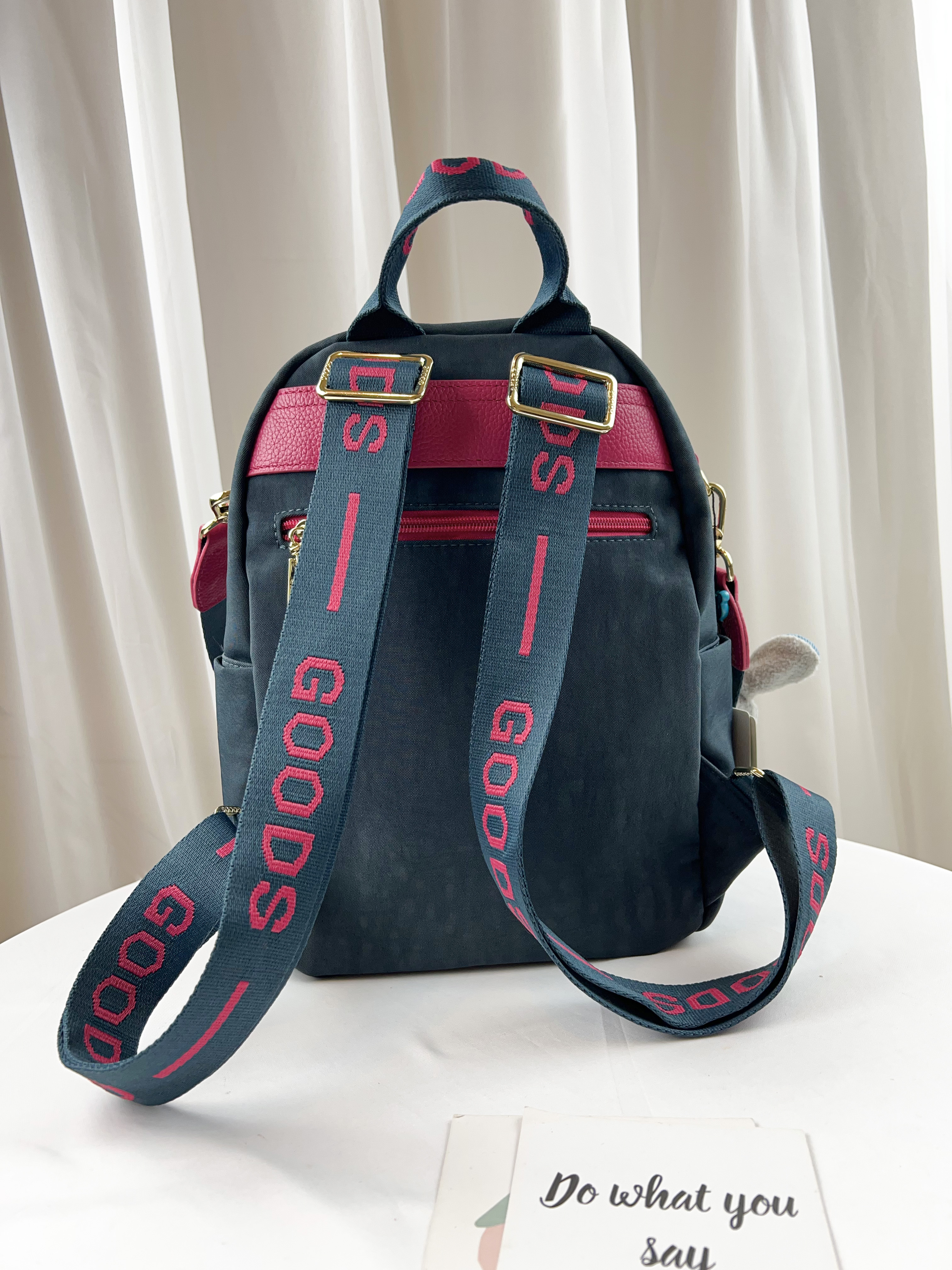 GOODS 織帶綠桃 運動風防潑水後背包 / 側背包 附小熊吊飾 #2795