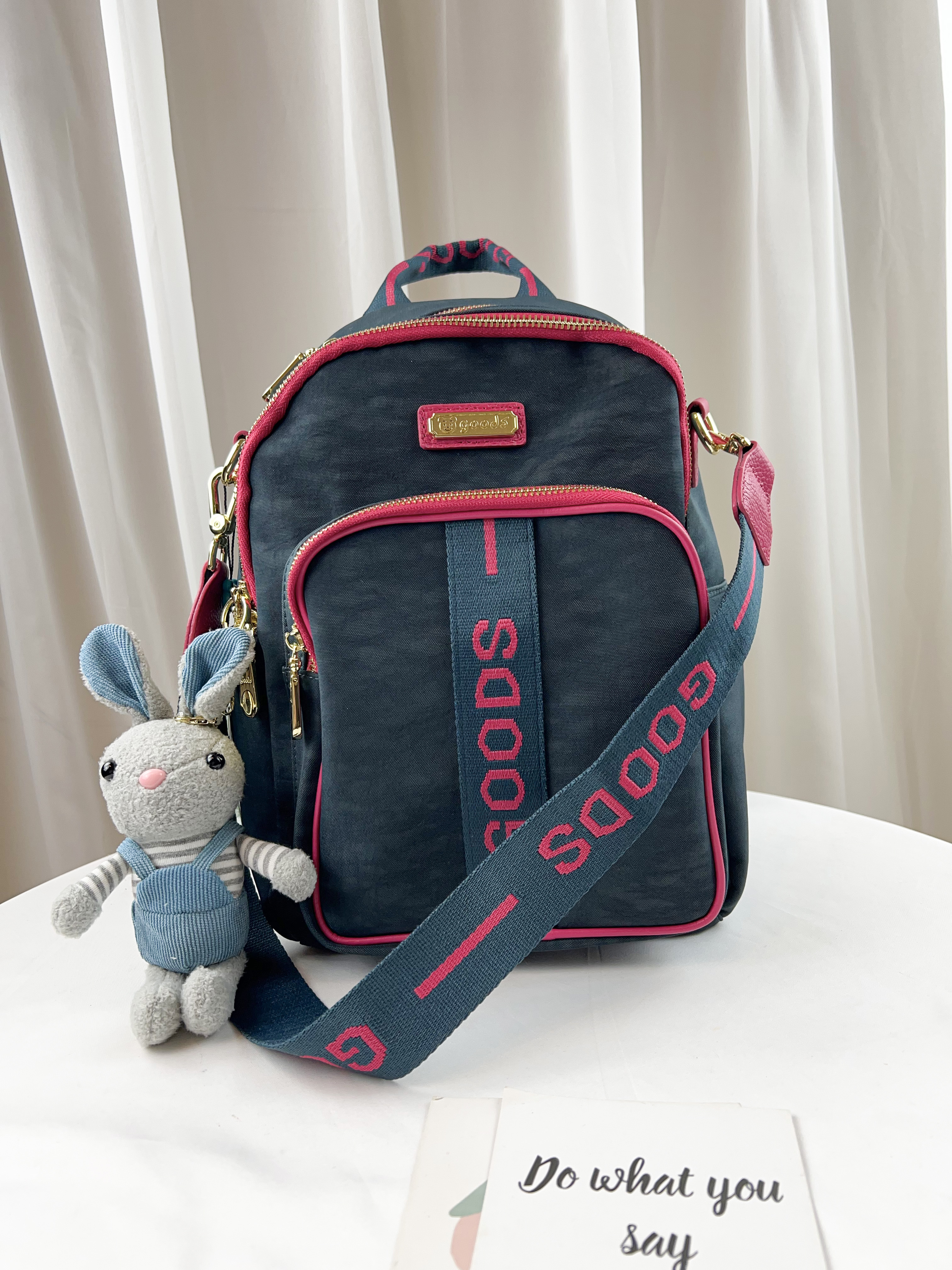 GOODS 織帶綠桃 運動風防潑水後背包 / 側背包 附小熊吊飾 #2795