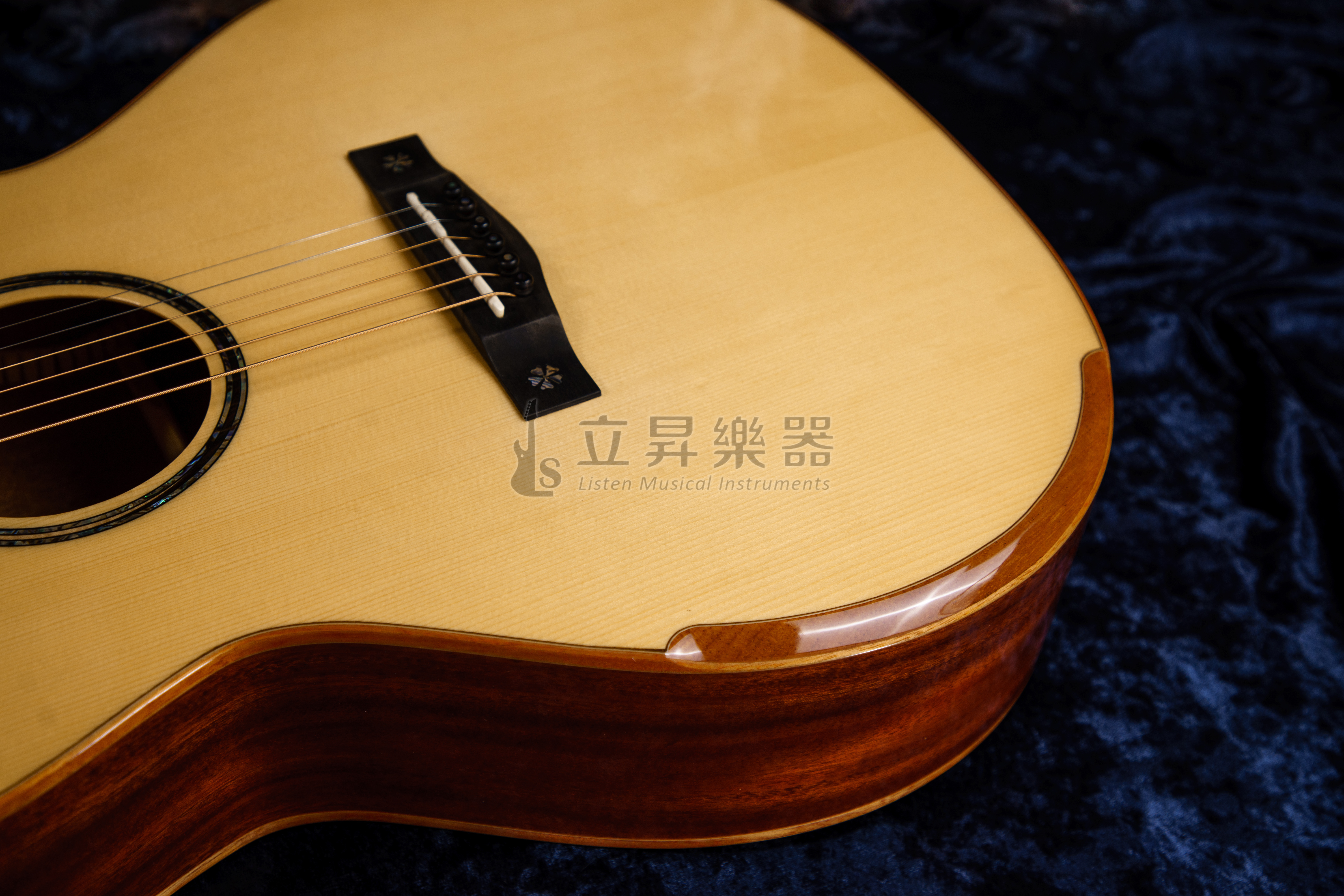 Magic 1AM 3A級德國雲杉面單板 側背板3A級非洲桃花心單板 全單板吉他 手工吉他 第 3 張圖片｜三峽吉他 / Bass