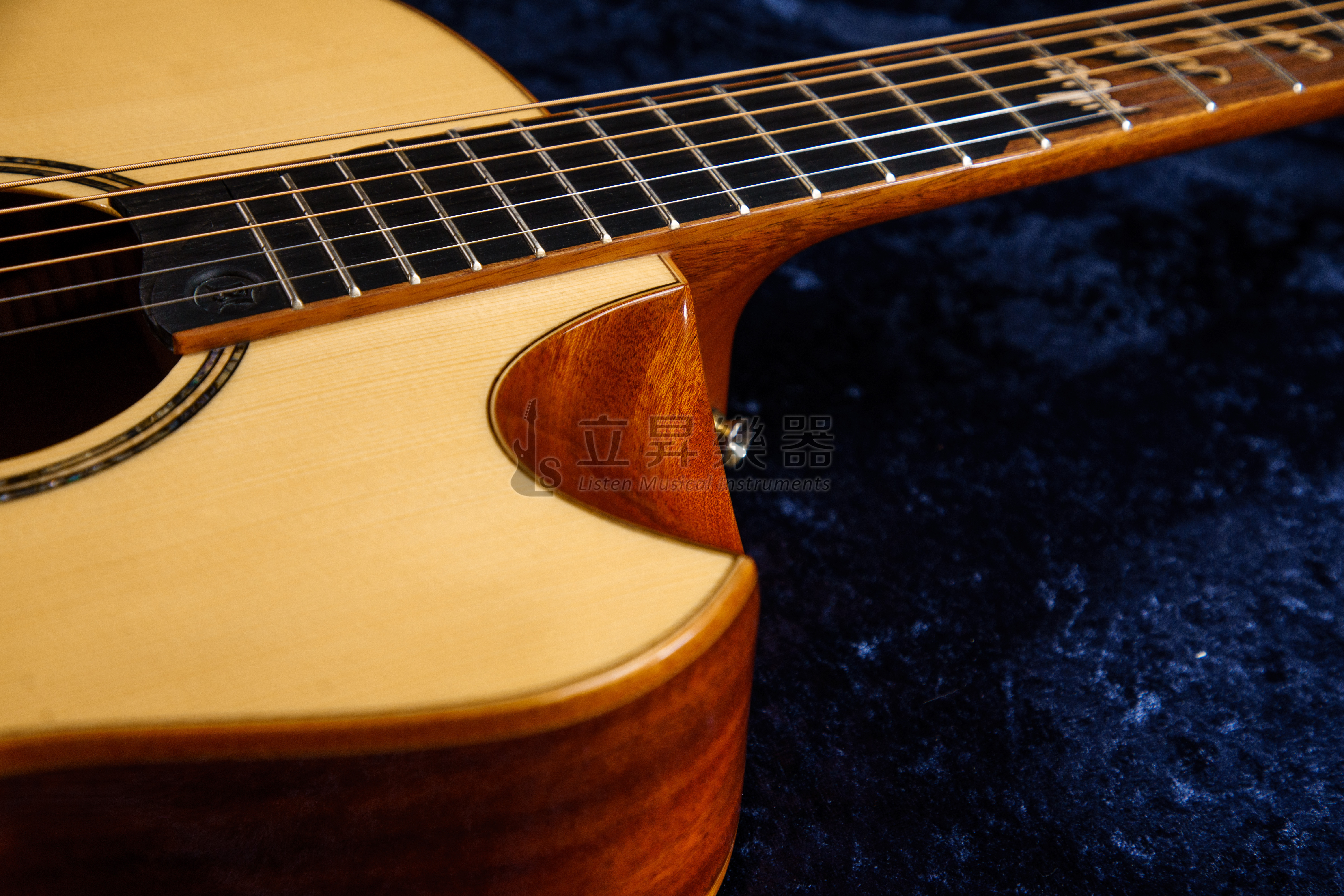 Magic 1AM 3A級德國雲杉面單板 側背板3A級非洲桃花心單板 全單板吉他 手工吉他 第 5 張圖片｜三峽吉他 / Bass