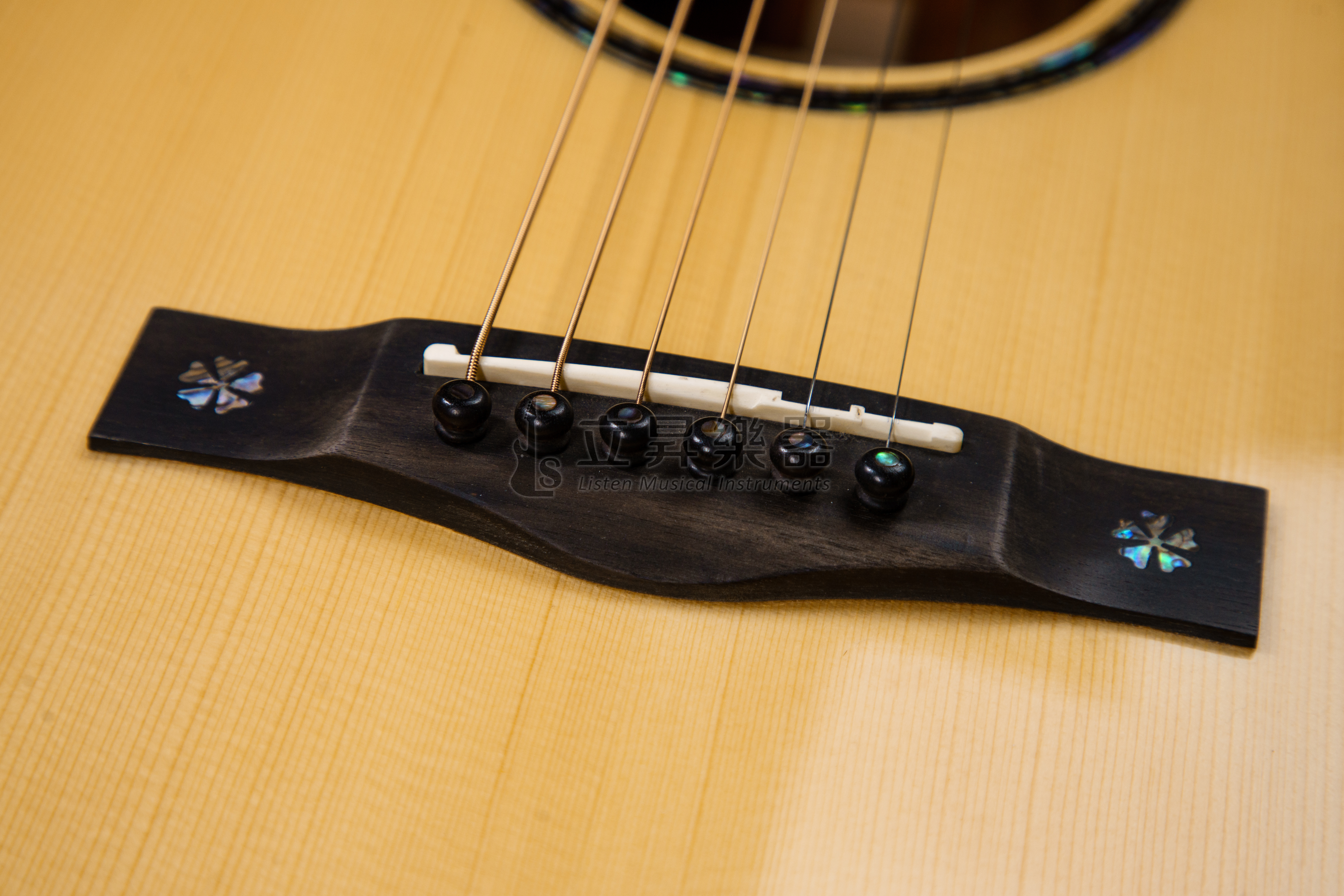 Magic 1AM 3A級德國雲杉面單板 側背板3A級非洲桃花心單板 全單板吉他 手工吉他 第 6 張圖片｜三峽吉他 / Bass