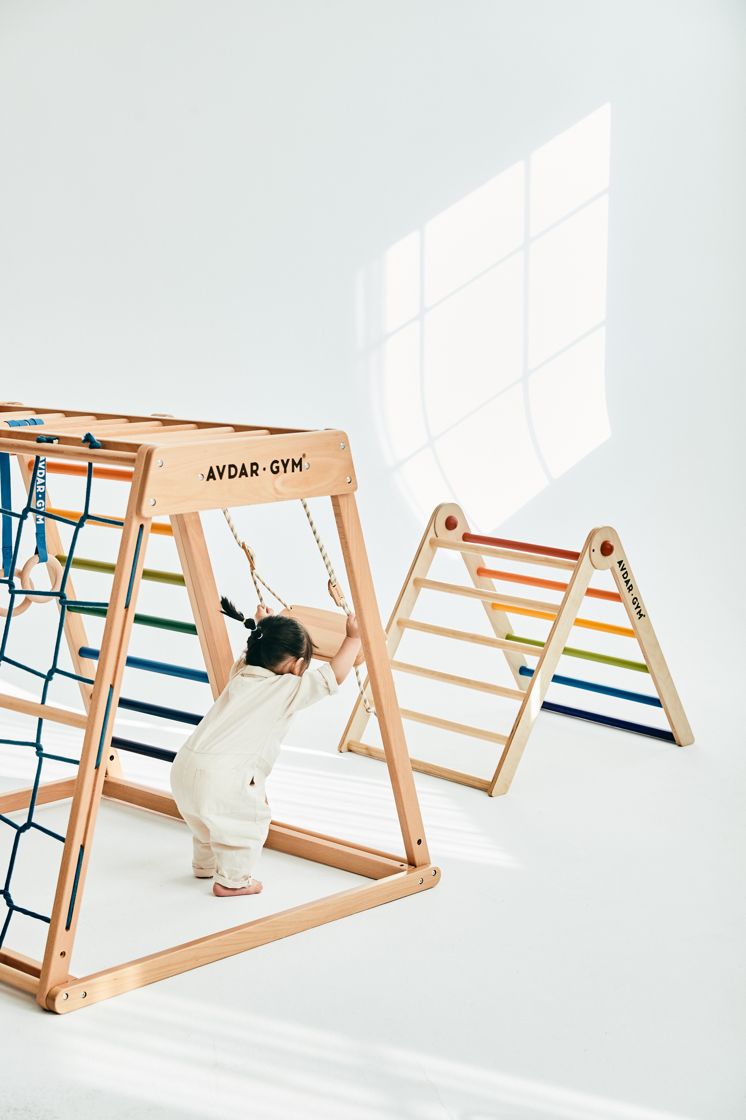 AVDAR Gym櫸木彩虹款兒童攀爬架-盪鞦韆是小孩在公園的最愛，同時也是前庭覺發展最好的工具