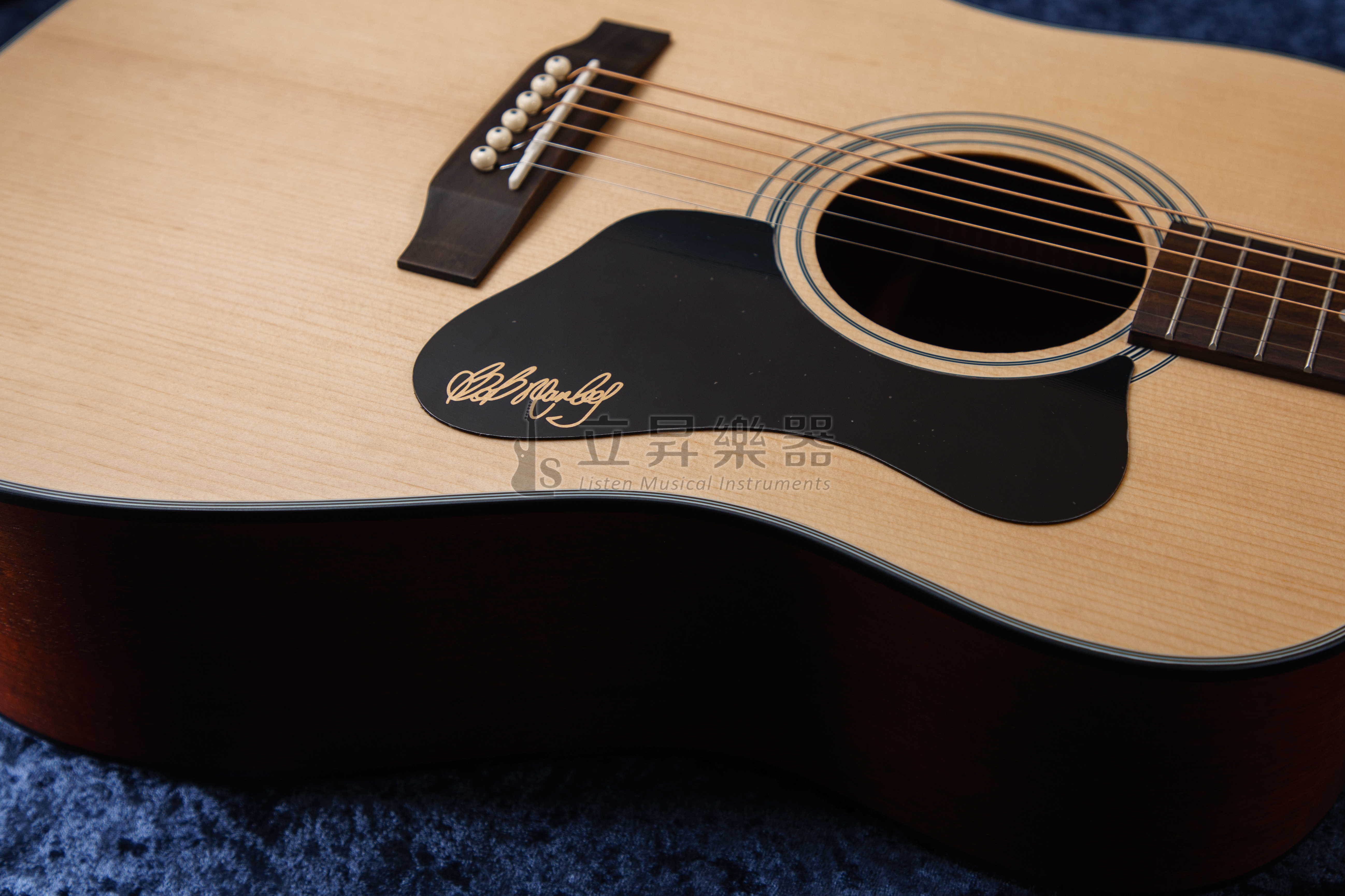 Guild Guild A-20 Marley Bob 聯名款 雲杉面單板木吉他 側背板桃花心木 附原廠厚袋、聯名Pick 第 3 張圖片｜三峽吉他 / Bass